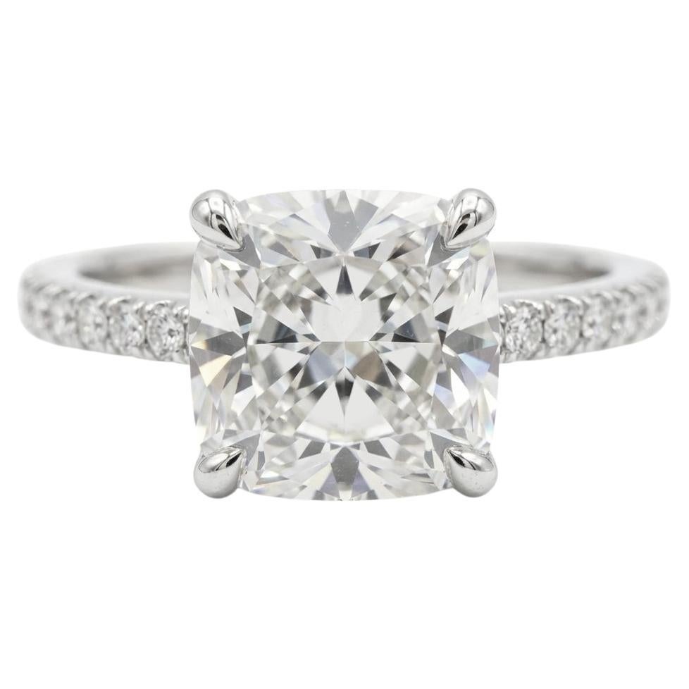 Bague de fiançailles en platine certifiée GIA 2,21 carats D VS2 diamant taille coussin en vente