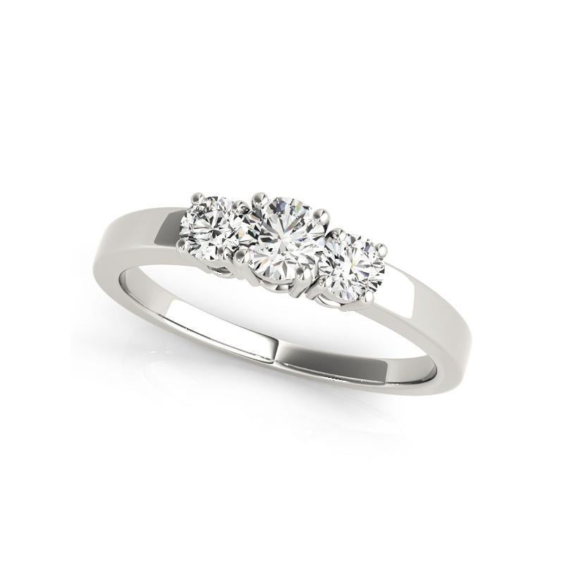 Taglio rotondo GIA Certified 2.21 Carat Three-Stone Round Brilliante Platinum Diamond Ring in vendita