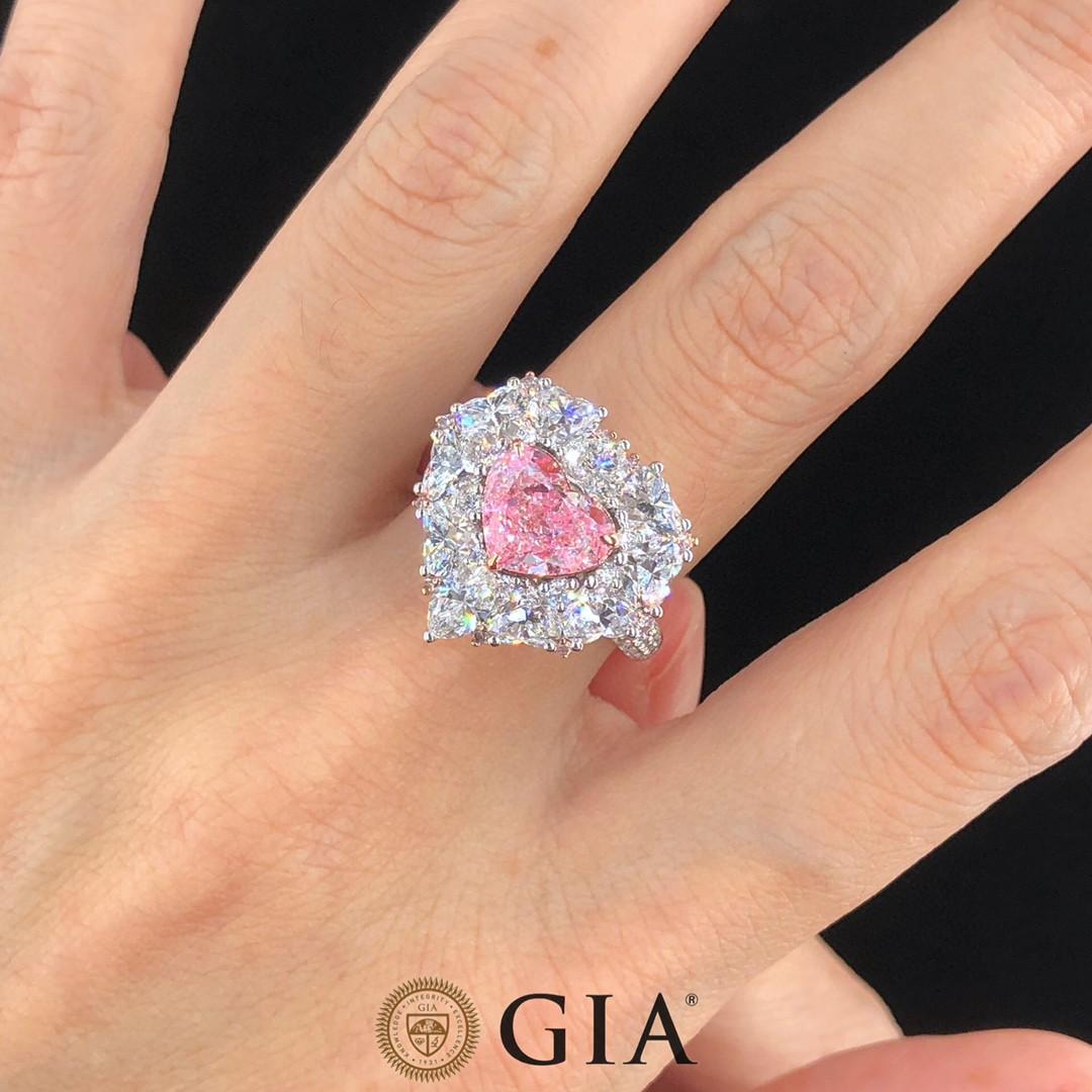 GIA Certified 2.21 Carats Type IIa Faint Pink IF Heart Cut Diamond Ring  Pendant For Sale 2