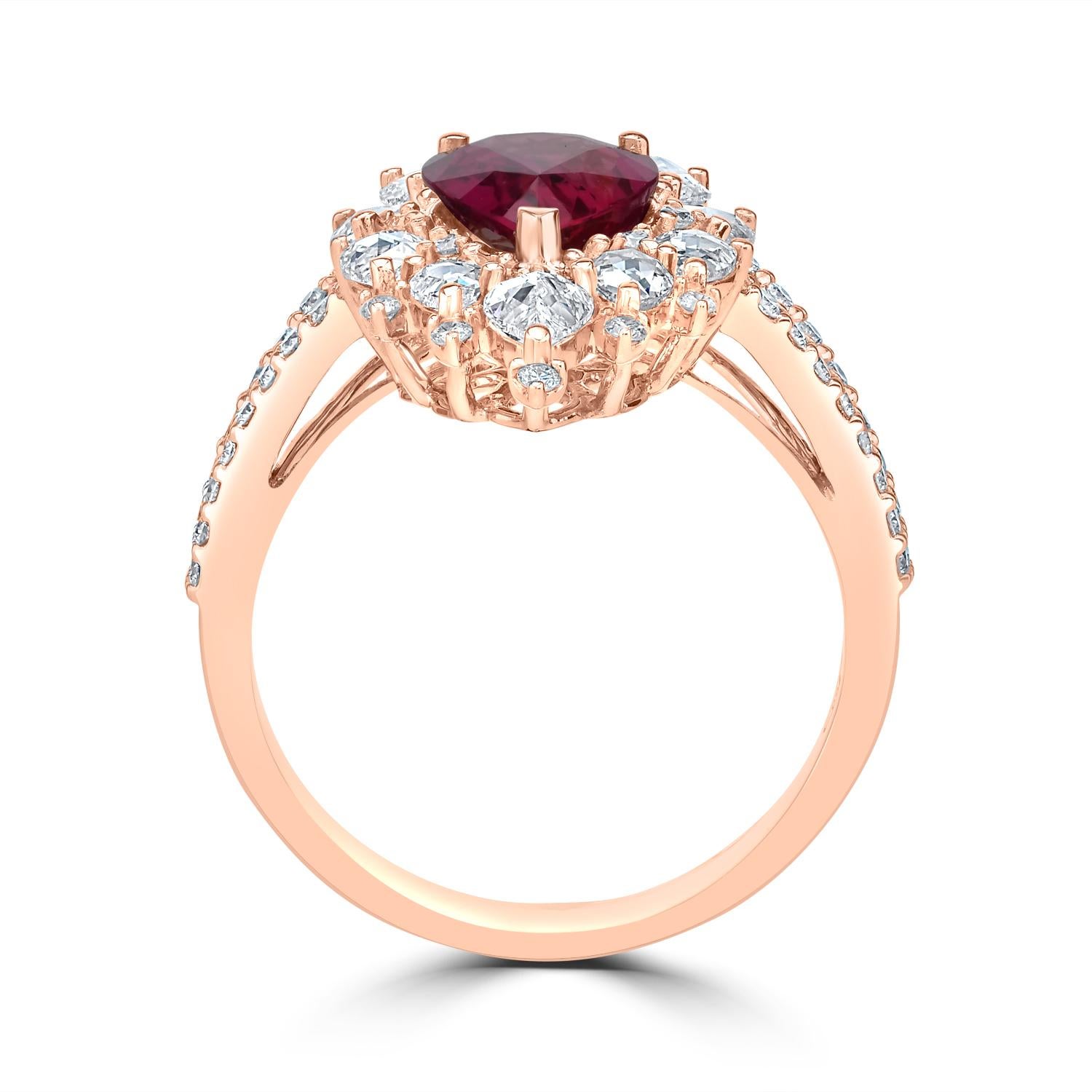 Wir stellen Ihnen ein wahrhaft atemberaubendes und fesselndes Schmuckstück vor - den Ring aus 18 Karat Roségold mit 2,21 Karat No Heat Winza Rubin und 1,50 Karat Diamanten im Rosenschliff in Birnenform. Dieser exquisite Ring ist ein wahres Zeugnis