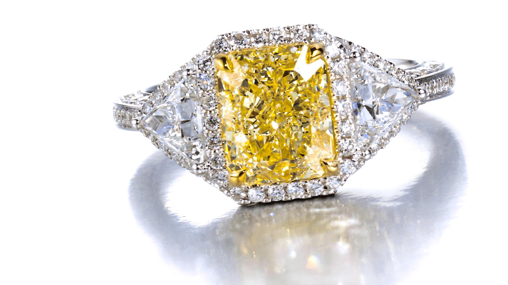 GIA Certified, 2.21ct Natural Radiant Cut Fancy Light Yellow Diamond Solitaire 2