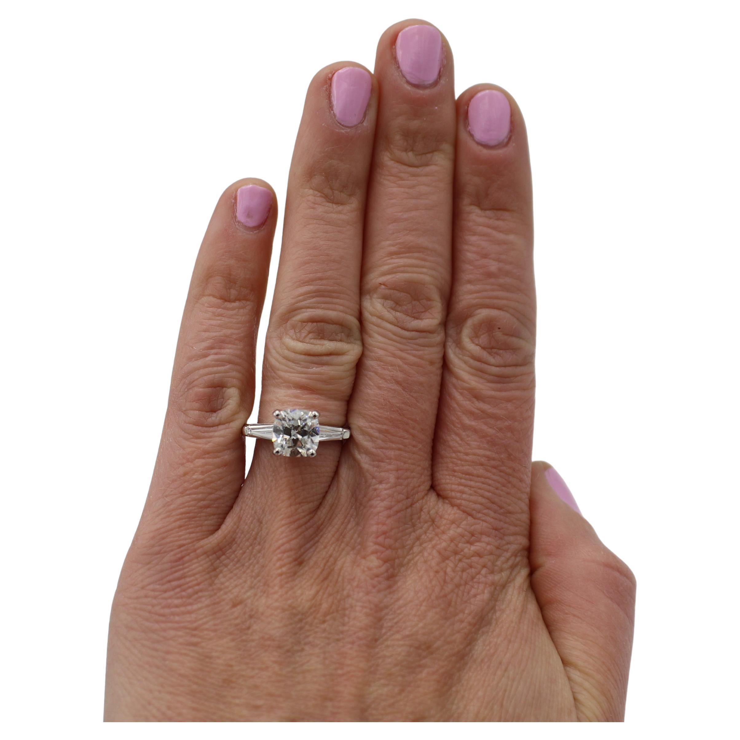 Donna GIA Certified 2.22 Carat H SI2 Cushion Natural Diamond Platinum Engagement Ring in vendita