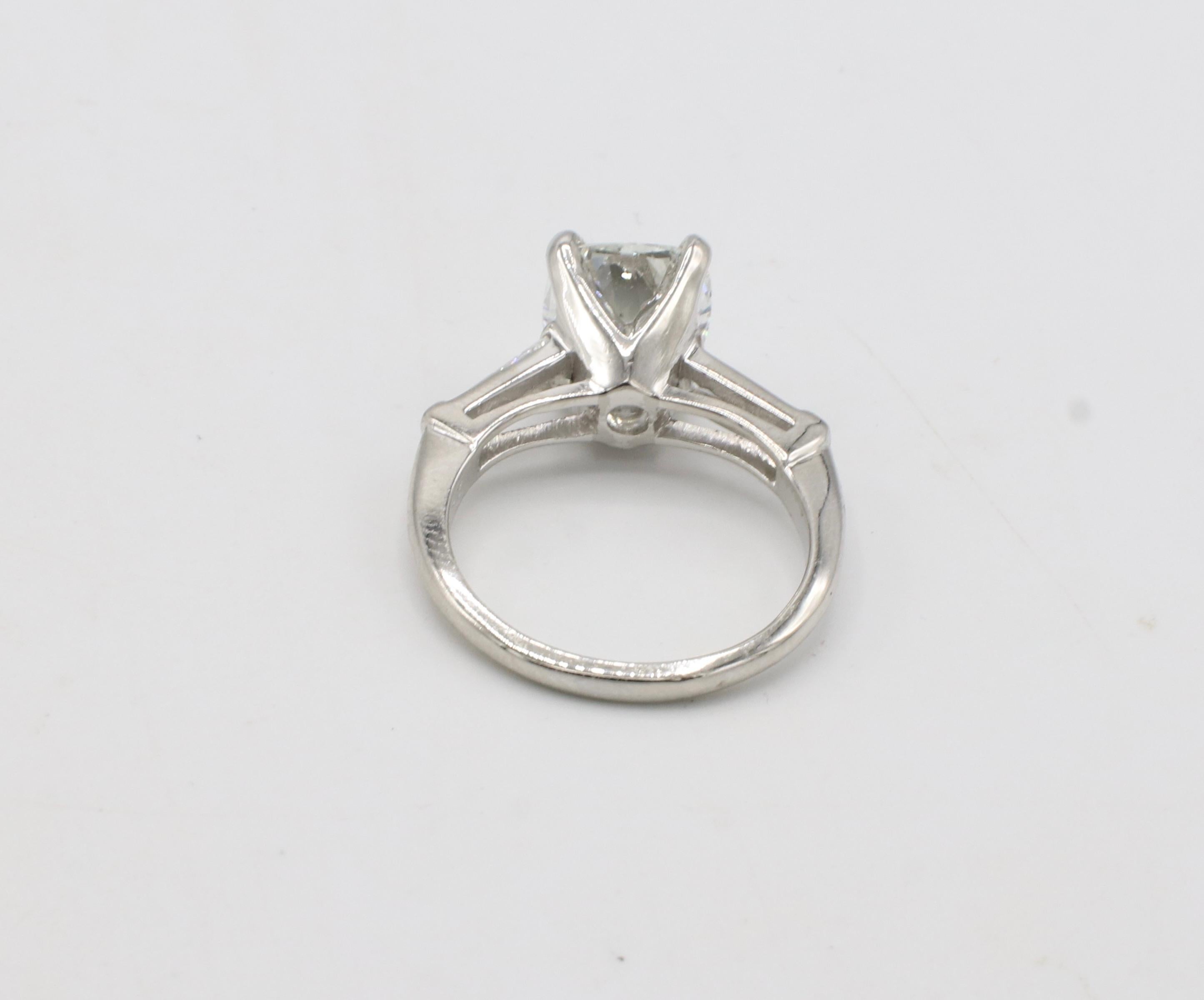 GIA Certified 2.22 Carat H SI2 Cushion Natural Diamond Platinum Engagement Ring in vendita 3