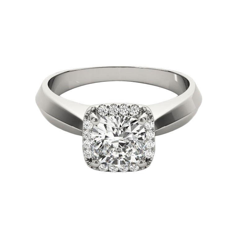 Anillo de diamantes en platino con halo de cojín y banda de filo de navaja de 2.22 quilates certificado por el GIA