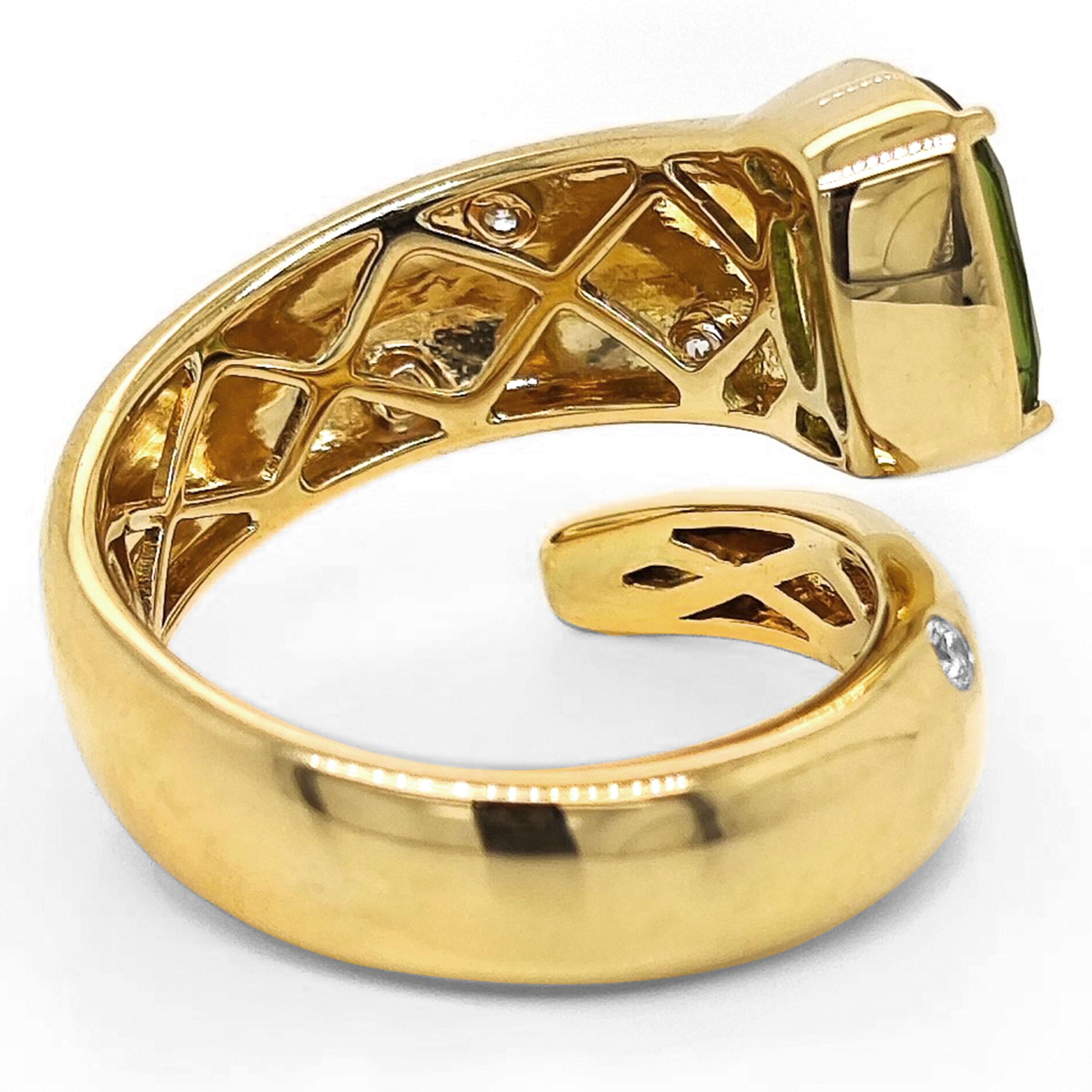 1 gemma di Tsavorite: 2,05 carati
4 diamanti tondi bianchi: 0,11 Carati
4 diamanti tondi bianchi: 0,06 Carati
Metallo: Oro giallo 18 carati, 6,30 grammi

Certificato # 5232437459
