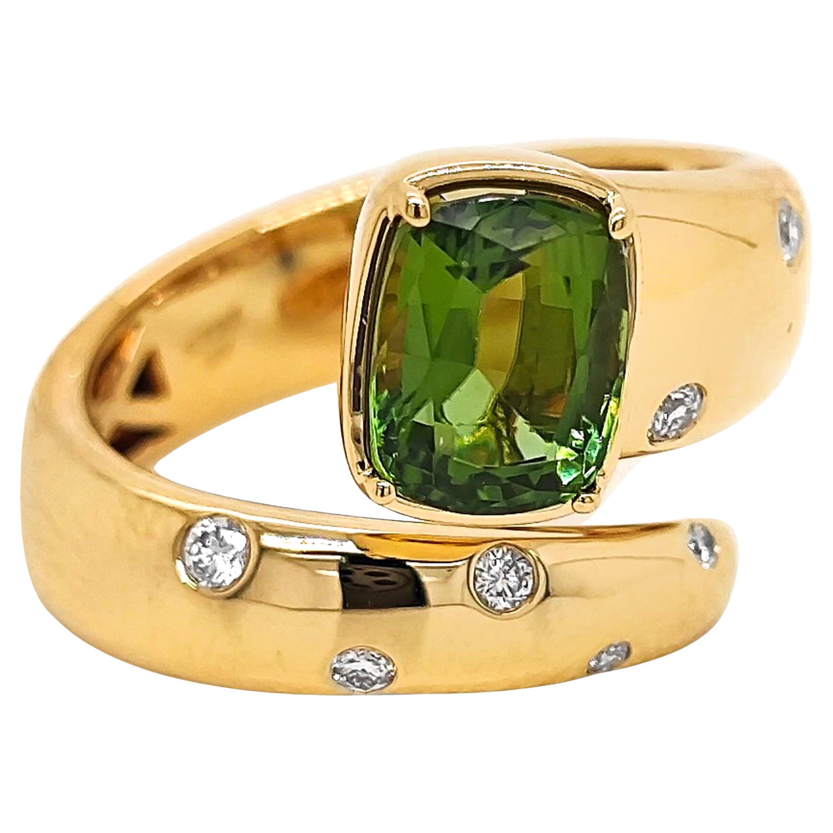 Anello in oro giallo con tsavorite e diamante bianco certificato GIA da 2,22 carati in vendita