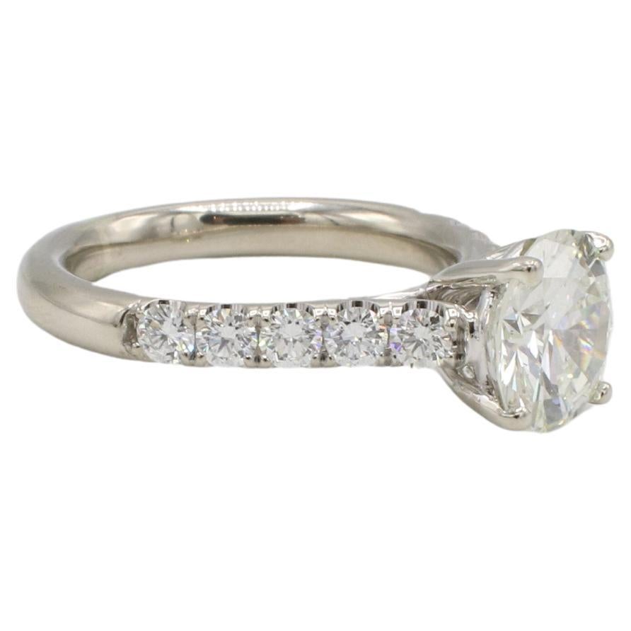 Anillo de compromiso de diamantes naturales redondos de mediados de siglo, K VS2, certificados por GIA de 2,23 quilates
Número de informe GIA: 5232465161
Diamante: 2,23 quilates K VS2 diamante natural redondo de talla de transición de mediados de