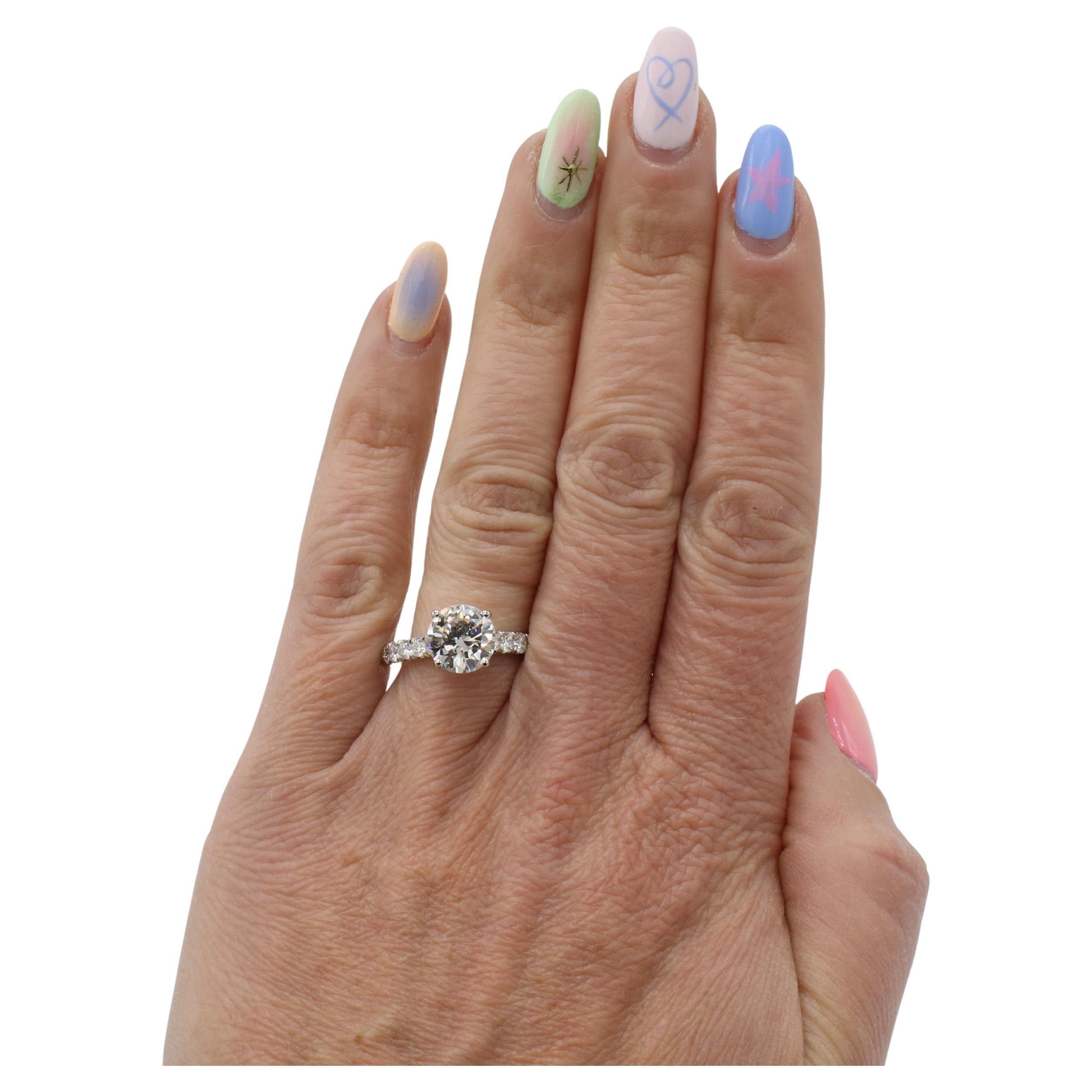 Anillo de compromiso de diamantes naturales redondos de mediados de siglo, K VS2, certificados por GIA de 2,23 quilates en Excelente estado para la venta en  Baltimore, MD