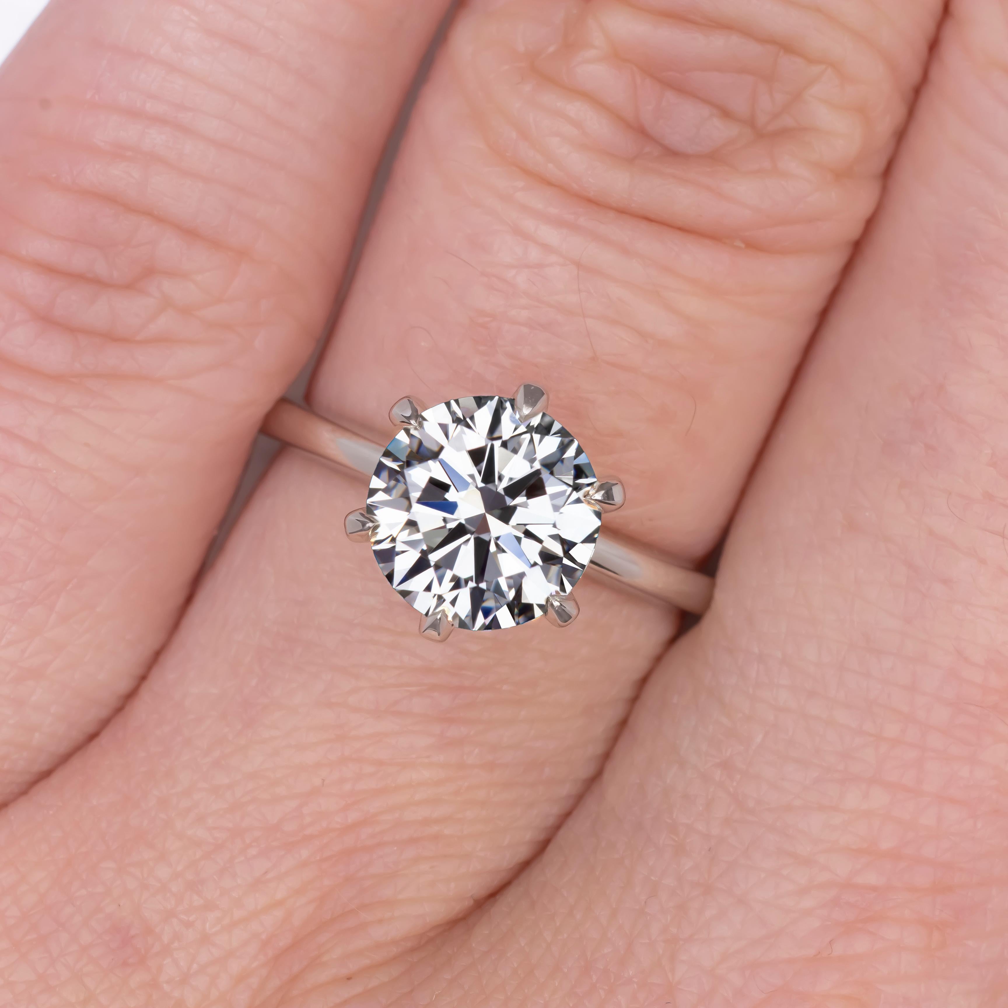 Taille ronde Bague de fiançailles en platine certifiée GIA de 2.23 carats avec diamant rond taillé en brillant en vente