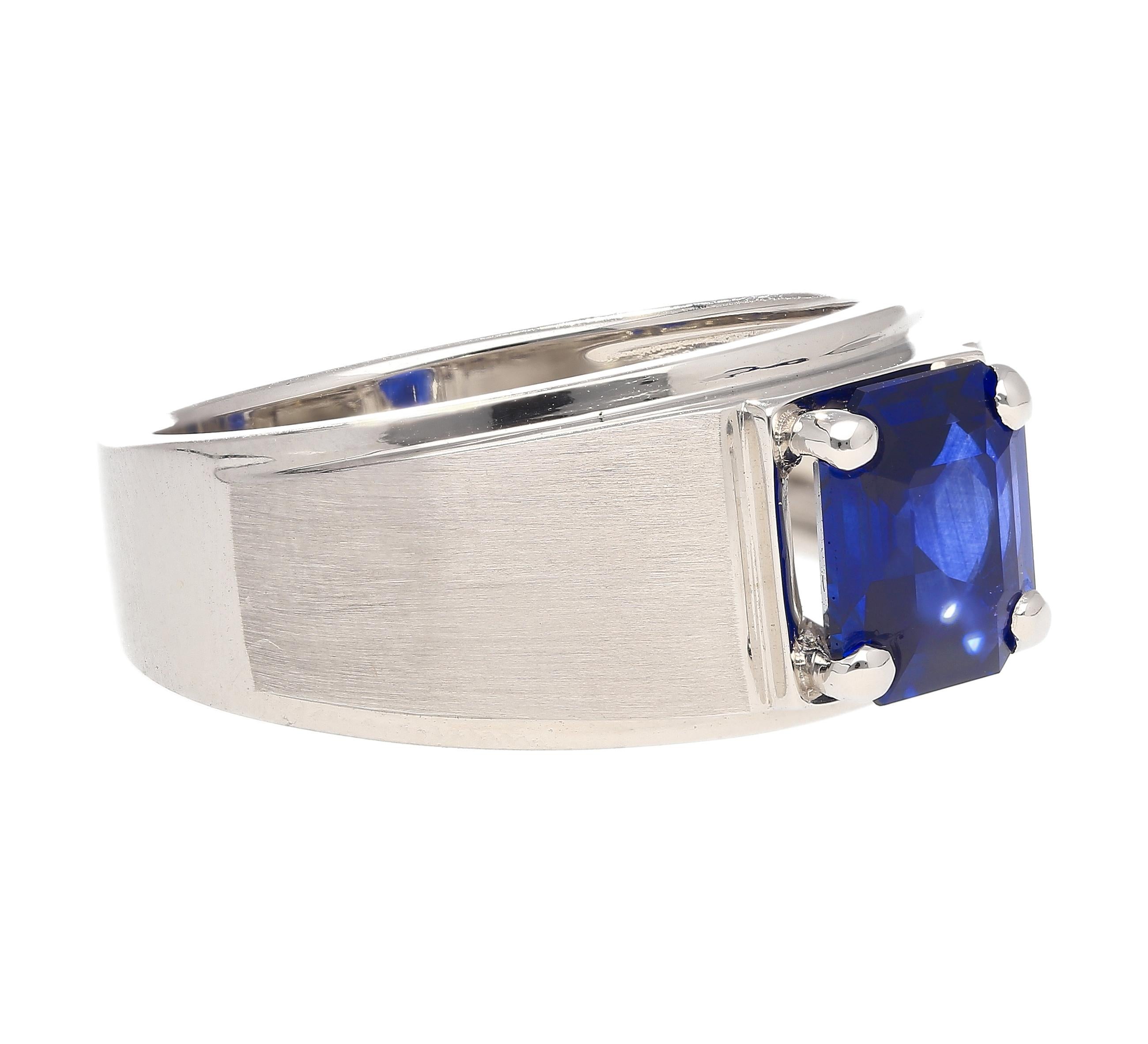 GIA Certified 2.23 Carat Sri Lanka Blue Sapphire Men's Ring In New Condition For Sale In Miami, FL