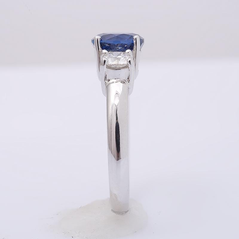 GIA Certified 2.23 Carats Blue Sapphire Diamonds set in 18K White Gold Ring In New Condition For Sale In Los Angeles, CA