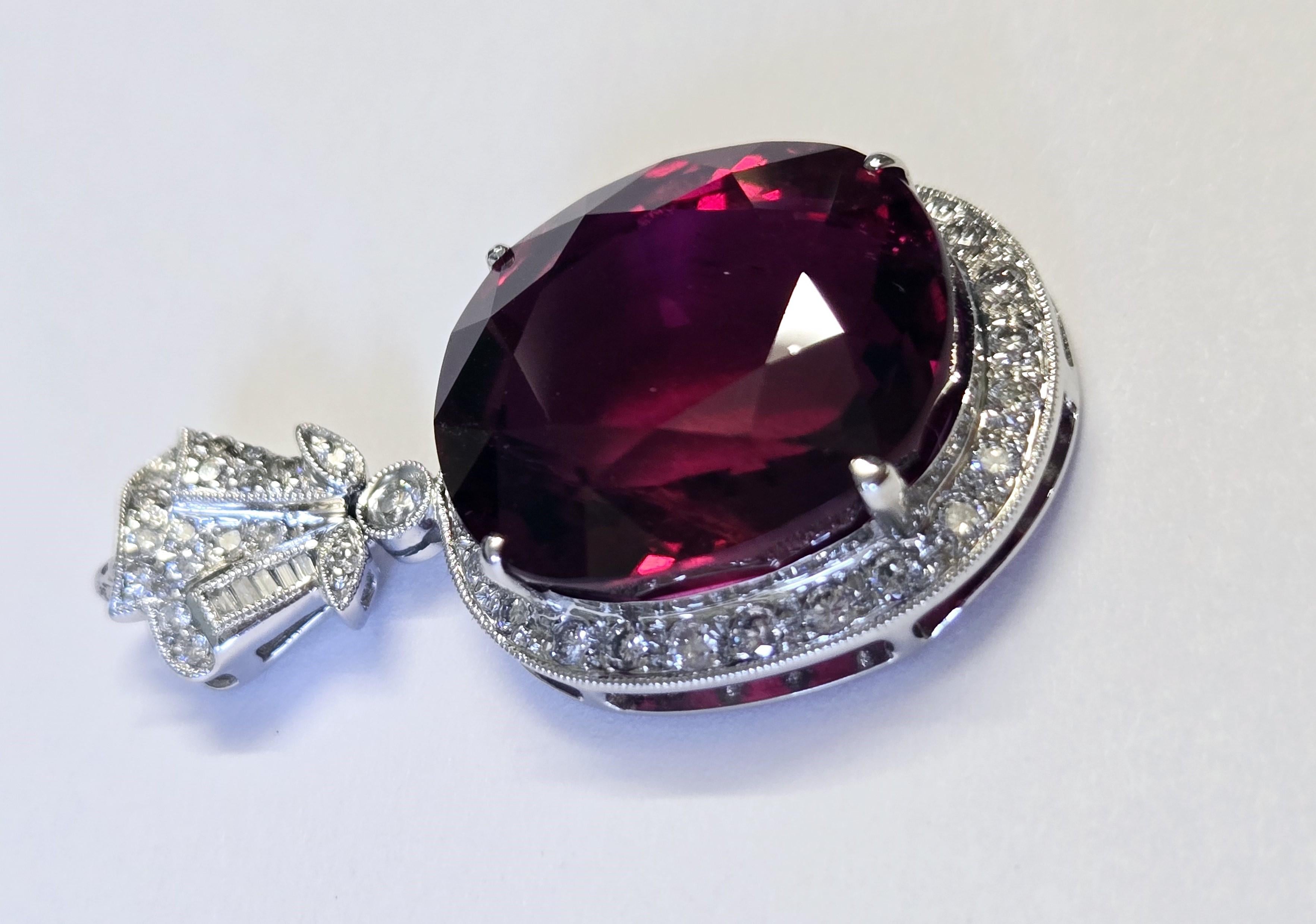 GIA-zertifizierter 22,3 Karat Rubellit und Diamant-Anhänger 18K Neu im Angebot 1