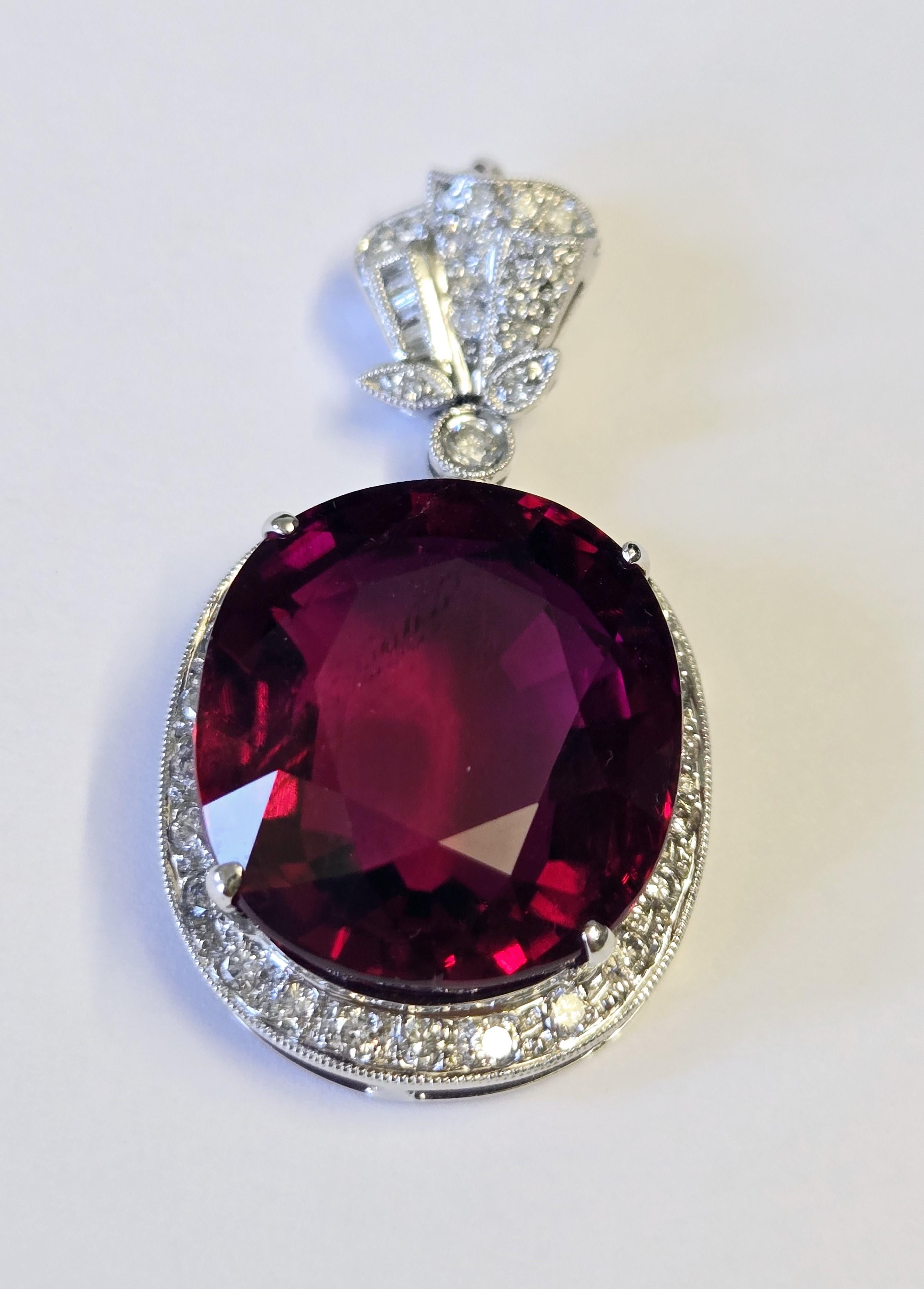 GIA-zertifizierter 22,3 Karat Rubellit und Diamant-Anhänger 18K Neu im Angebot 3