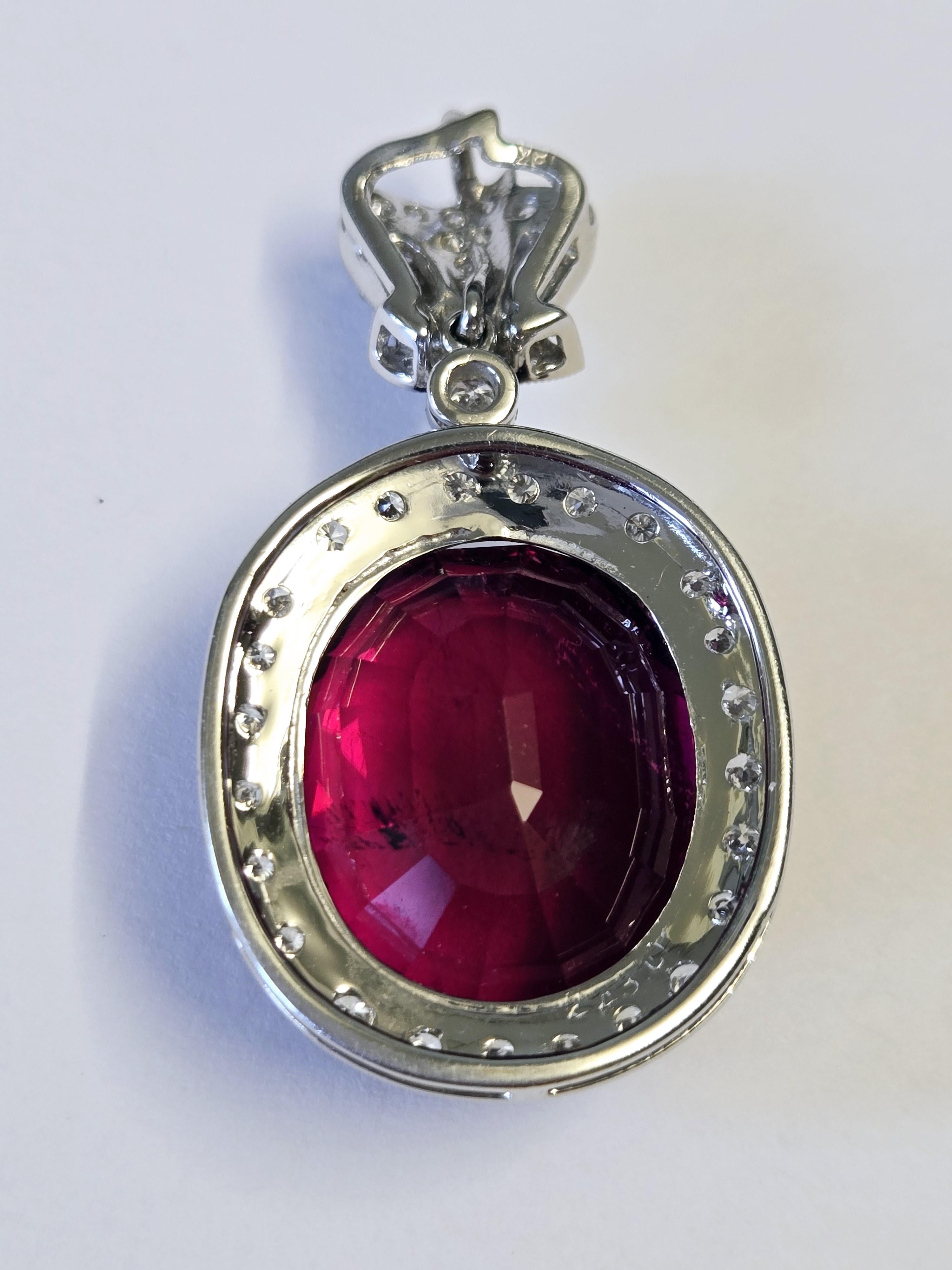 GIA-zertifizierter 22,3 Karat Rubellit und Diamant-Anhänger 18K Neu im Angebot 4