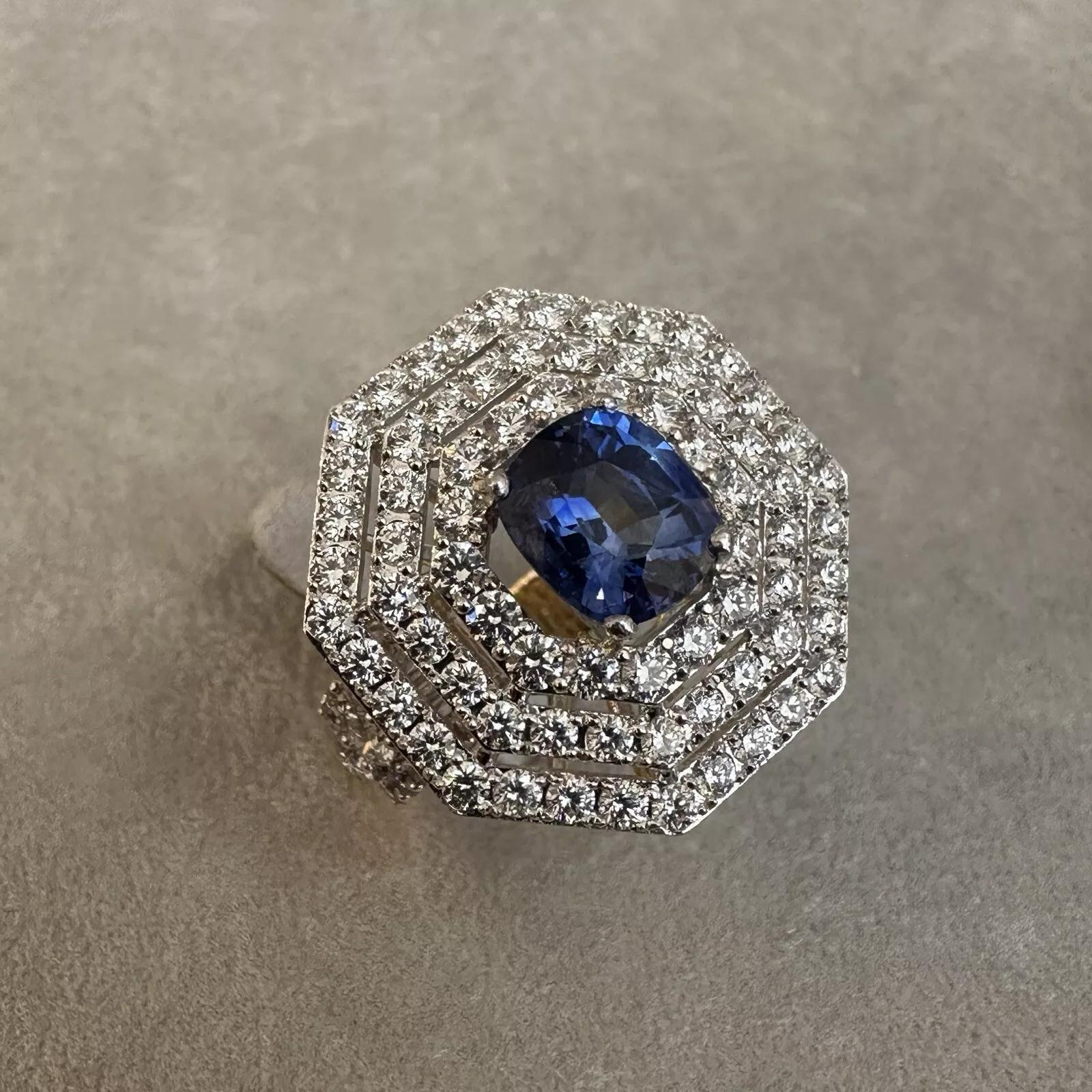 Women's GIA Certified 2.24 carat Ceylon Sapphire and Diamond Ring in 18k Gold For Sale