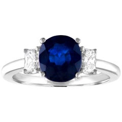 GIA Certified 2.24 Carat Cushion Blue Sapphire Diamond Three-Stone Gold Ring (bague en or à trois pierres)