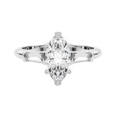 GIA Certified 2.24 Carat Marquise & Baguette Three-Stone Platinum Diamond Ring (bague à trois pierres en platine)