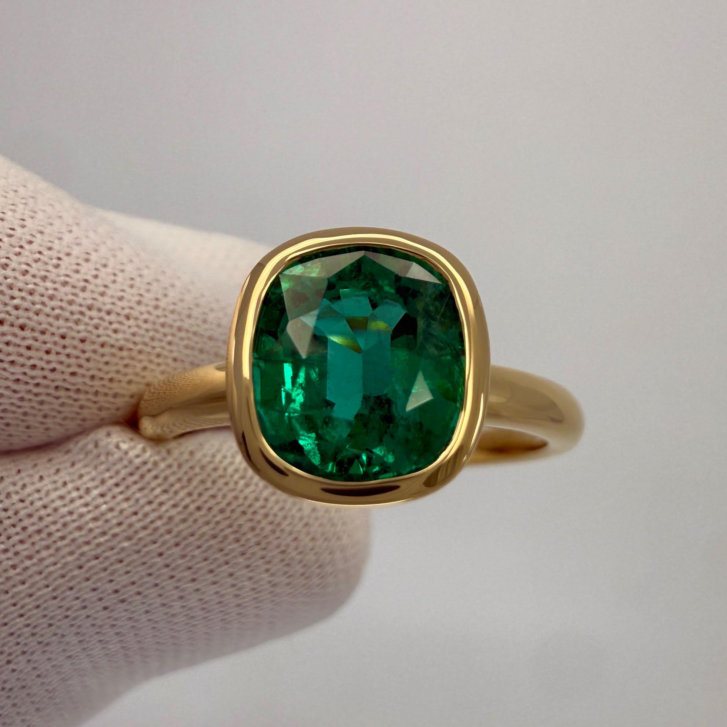 Anello con castone Rubover in oro 18k con smeraldo verde taglio cuscino certificato GIA da 2,24 carati In condizioni Nuovo in vendita a Birmingham, GB