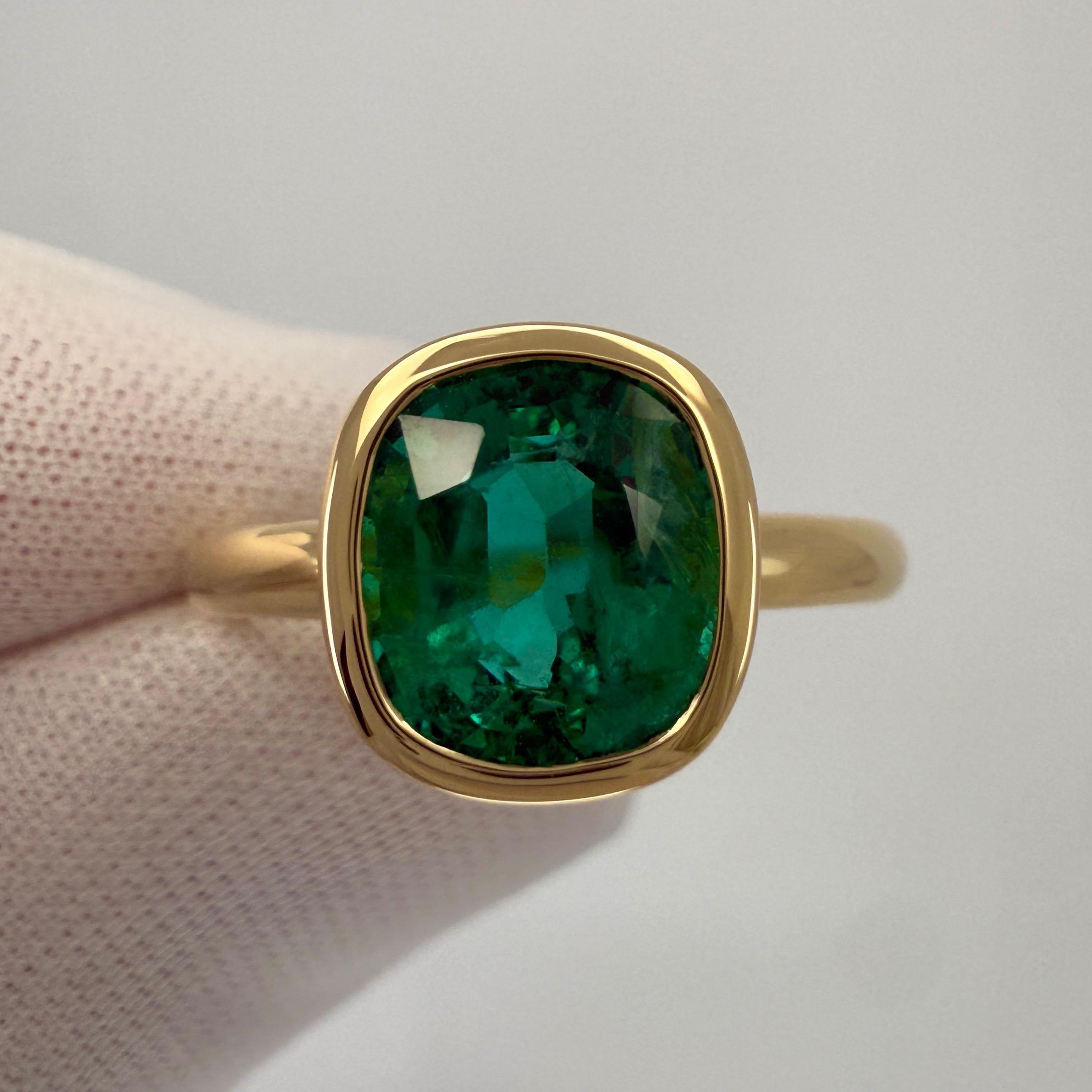 Anello con castone Rubover in oro 18k con smeraldo verde taglio cuscino certificato GIA da 2,24 carati in vendita 1