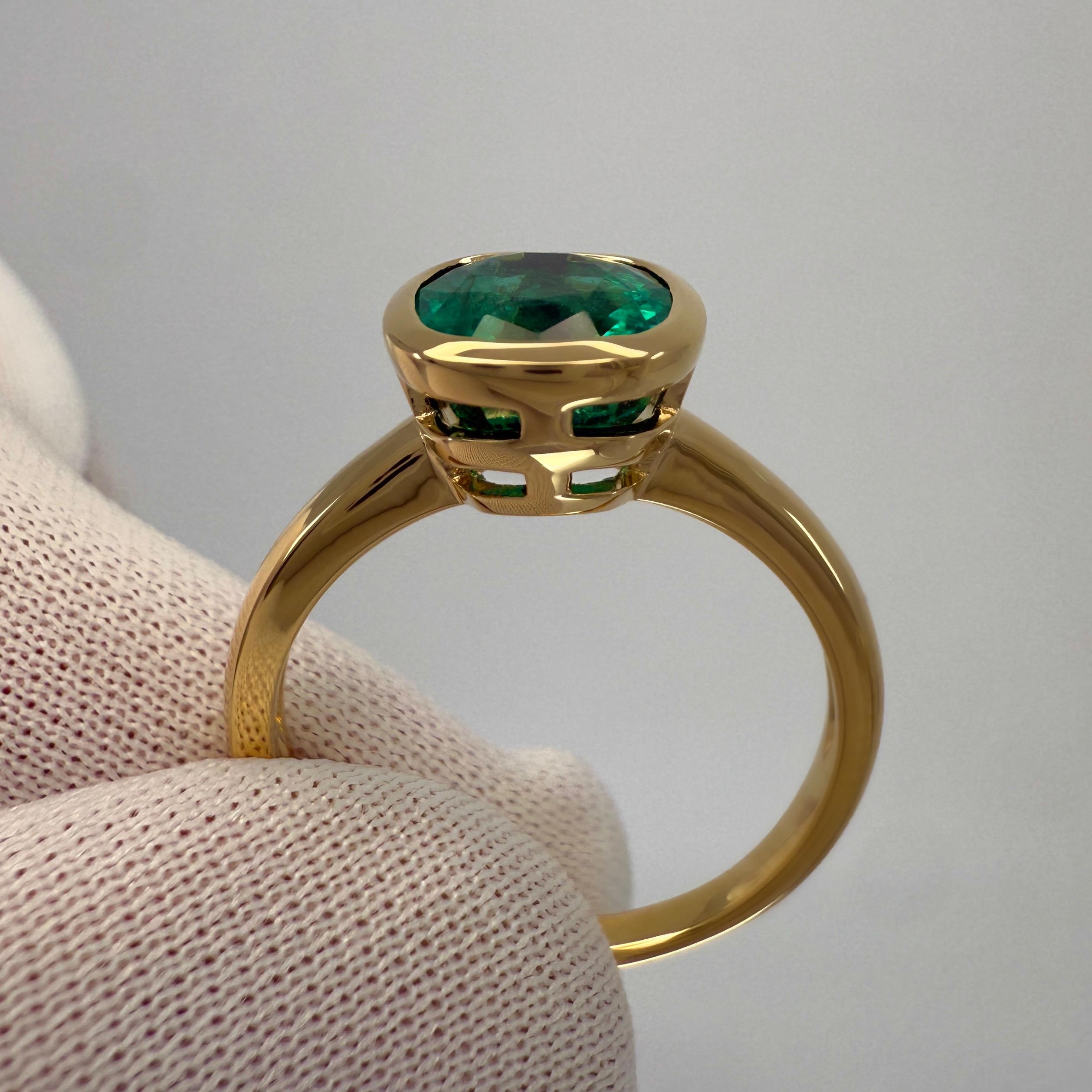 Anello con castone Rubover in oro 18k con smeraldo verde taglio cuscino certificato GIA da 2,24 carati in vendita 2