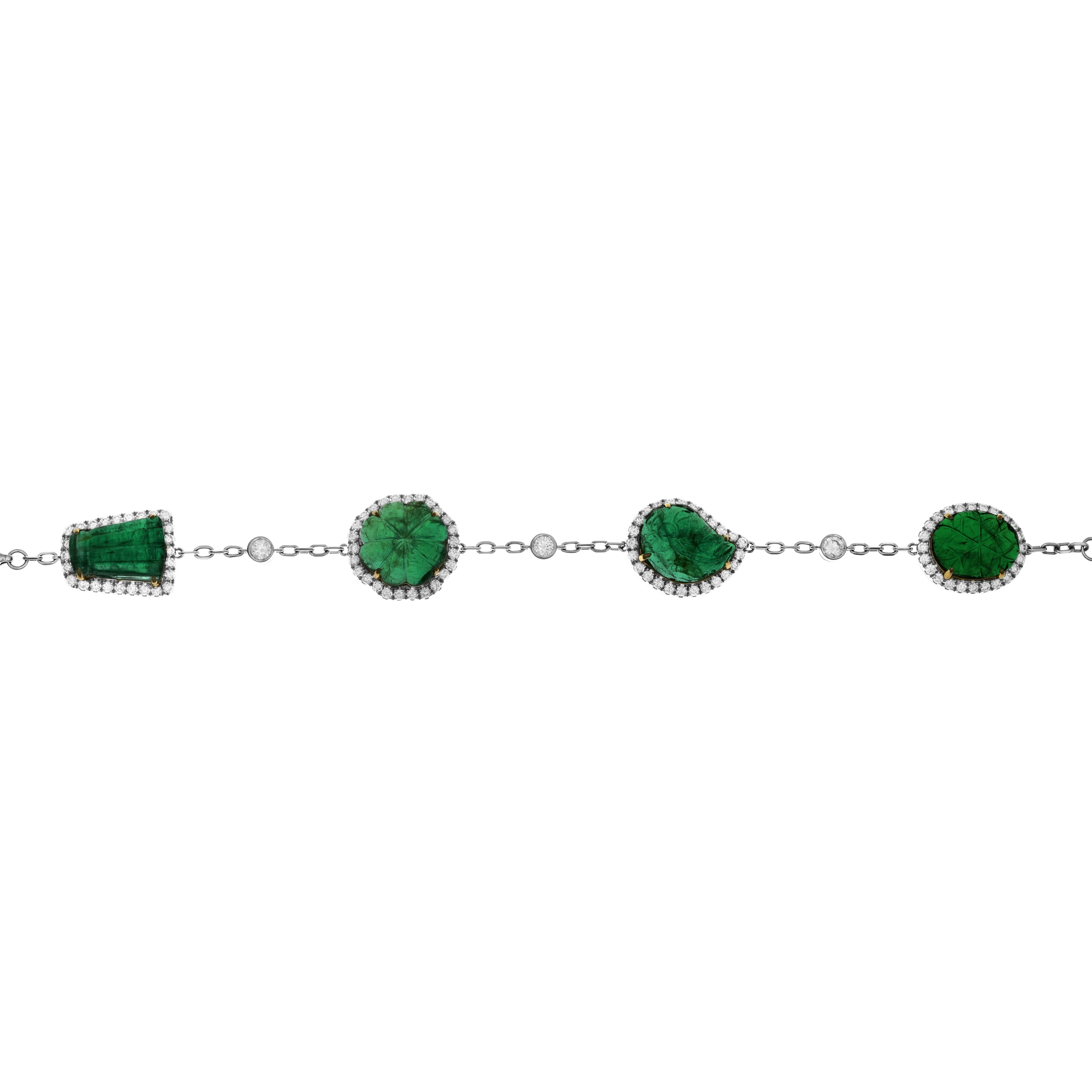 4 Emerald Gemstones: 20.3 Carats
104 White Diamonds: 2.25 Carats
Metal: 18K White Gold, 12.40 Grams
Certificate # 5231329894
