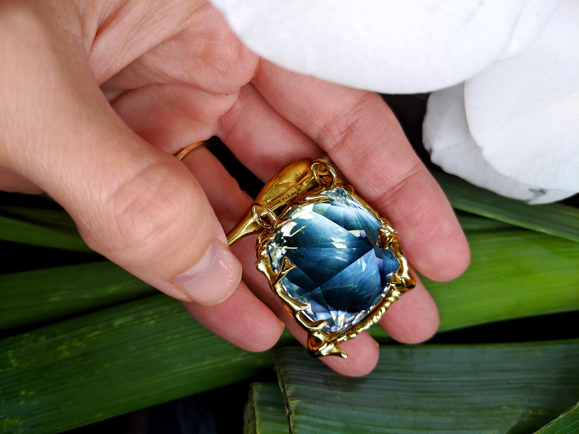 Aquamarine Eighteen Karat Yellow Gold Ring For Sale 4