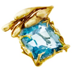Anello di fidanzamento in oro giallo a diciotto carati con acquamarina