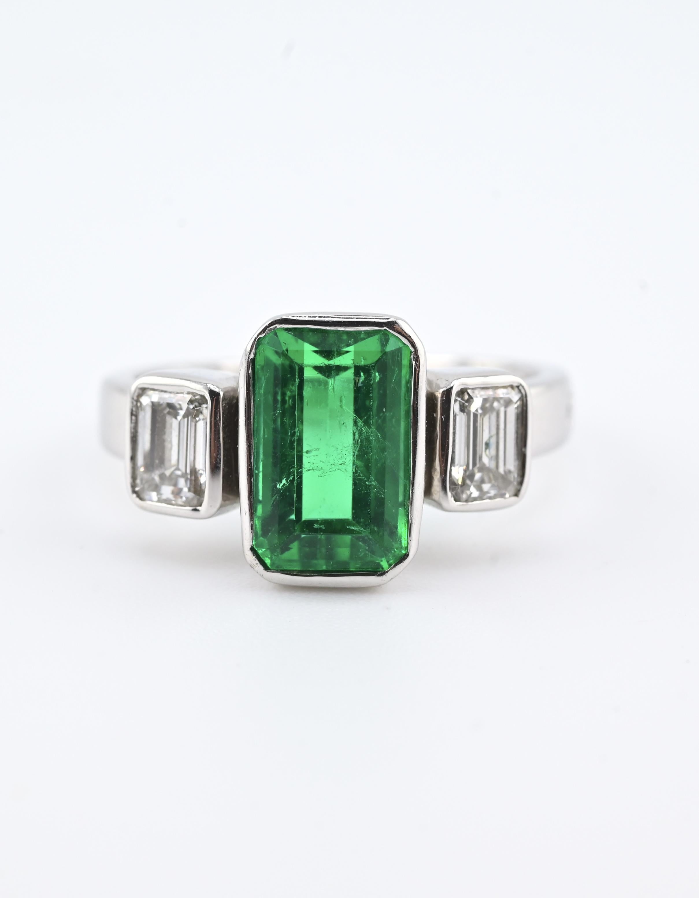 Bague en or blanc 18 carats certifiée GIA de 2,25 carats d'émeraude colombienne sans huile et de diamants en vente 1