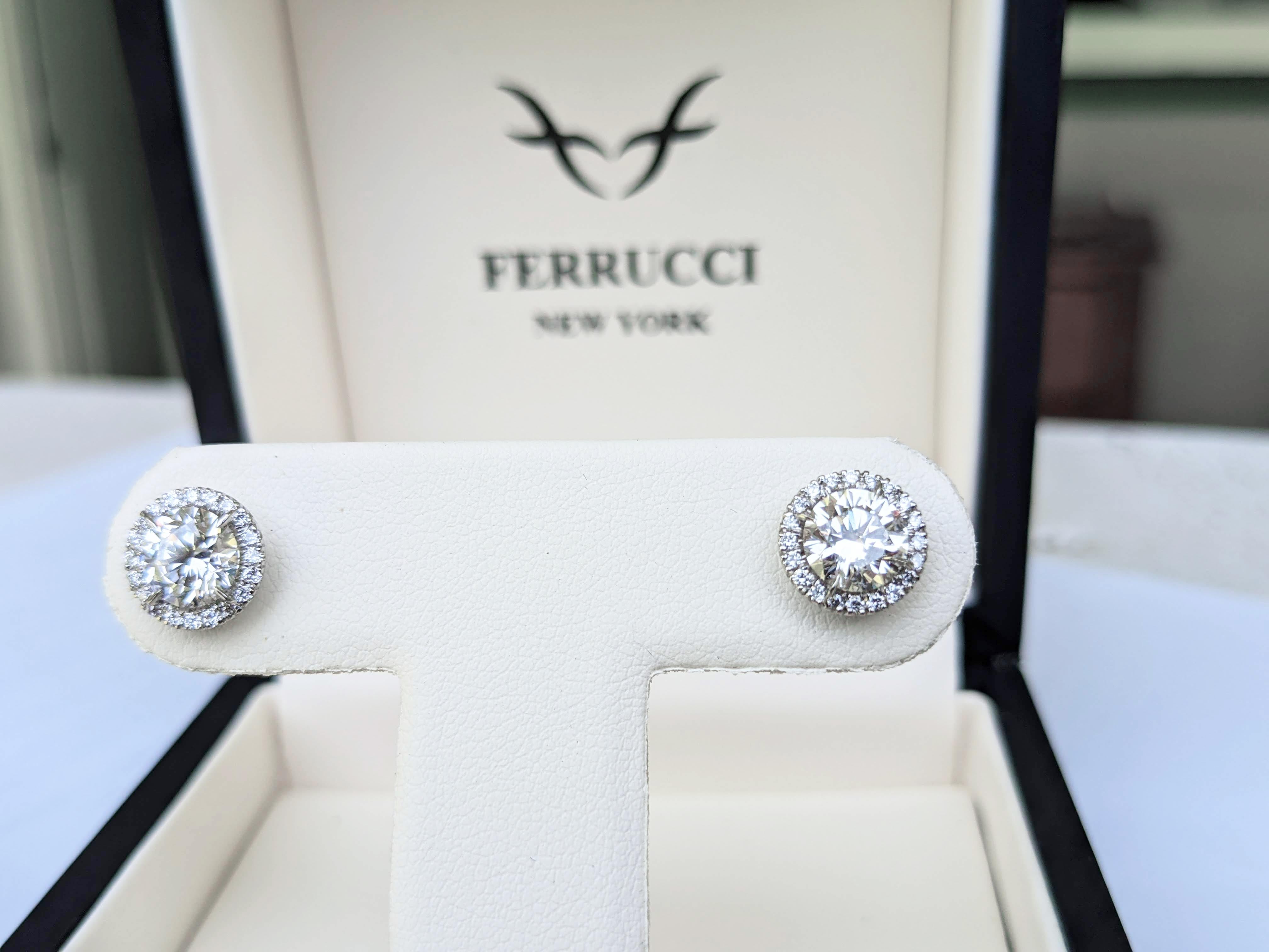 Orecchini a lobo in platino con diamanti certificati GIA da 2.4 carati con chiusura a vite in vendita 7