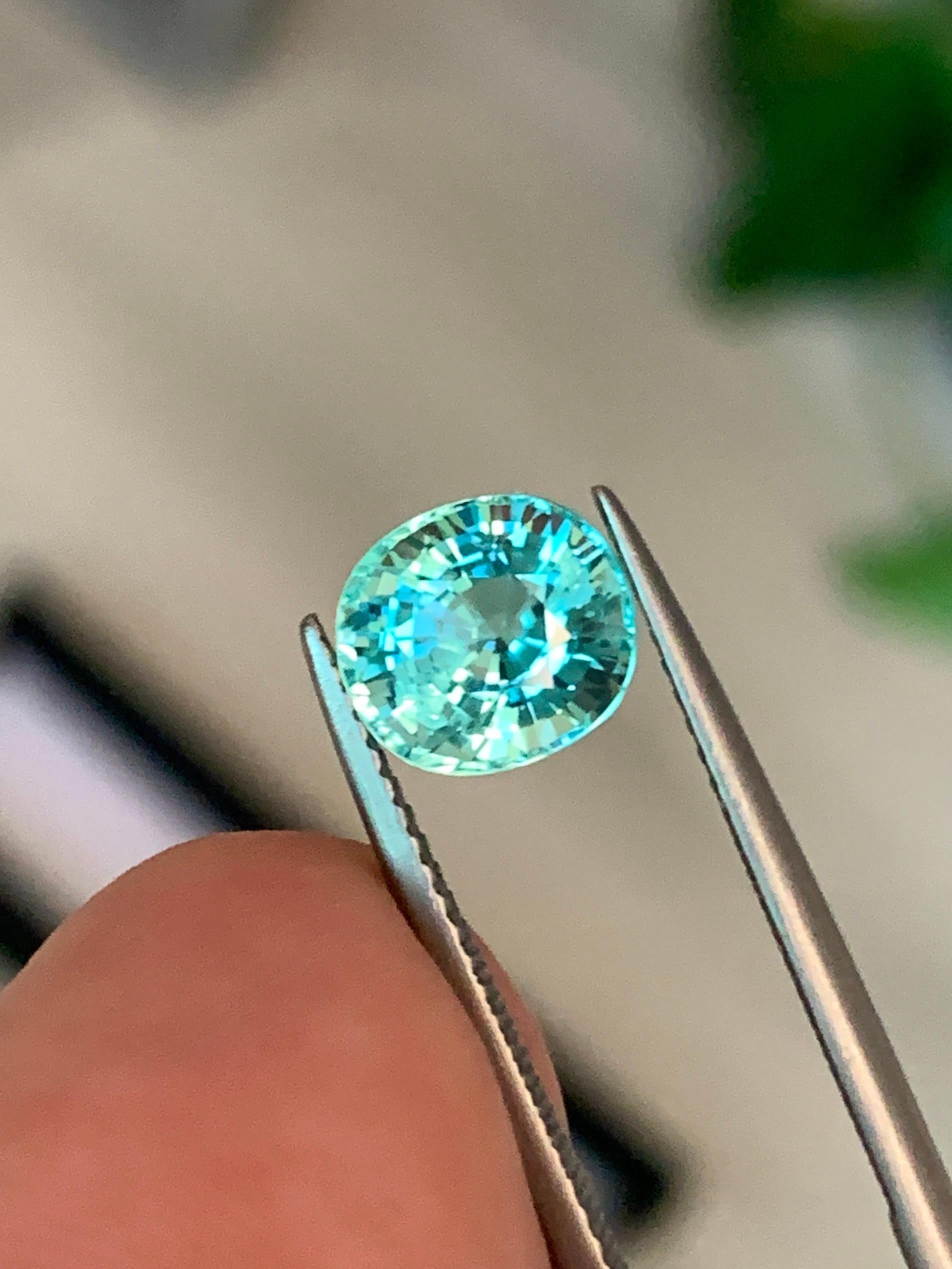 Oval Cut GIA Certified 2.26 Cts Natural Premium Quality Paraiba Tourmaline For Sale