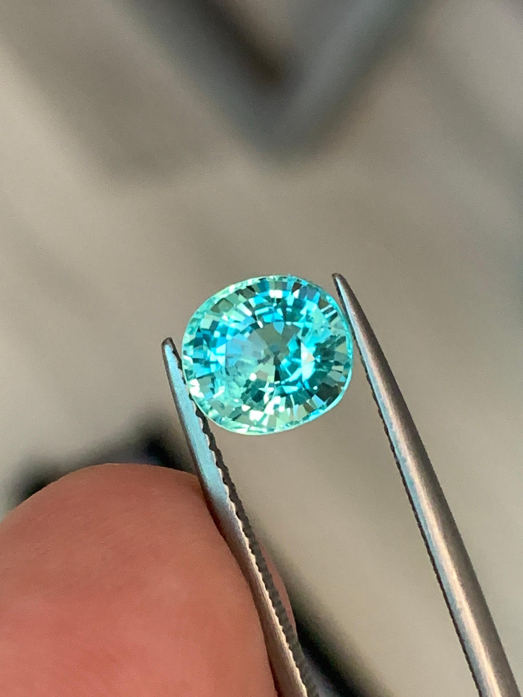 Women's or Men's GIA Certified 2.26 Cts Natural Premium Quality Paraiba Tourmaline For Sale