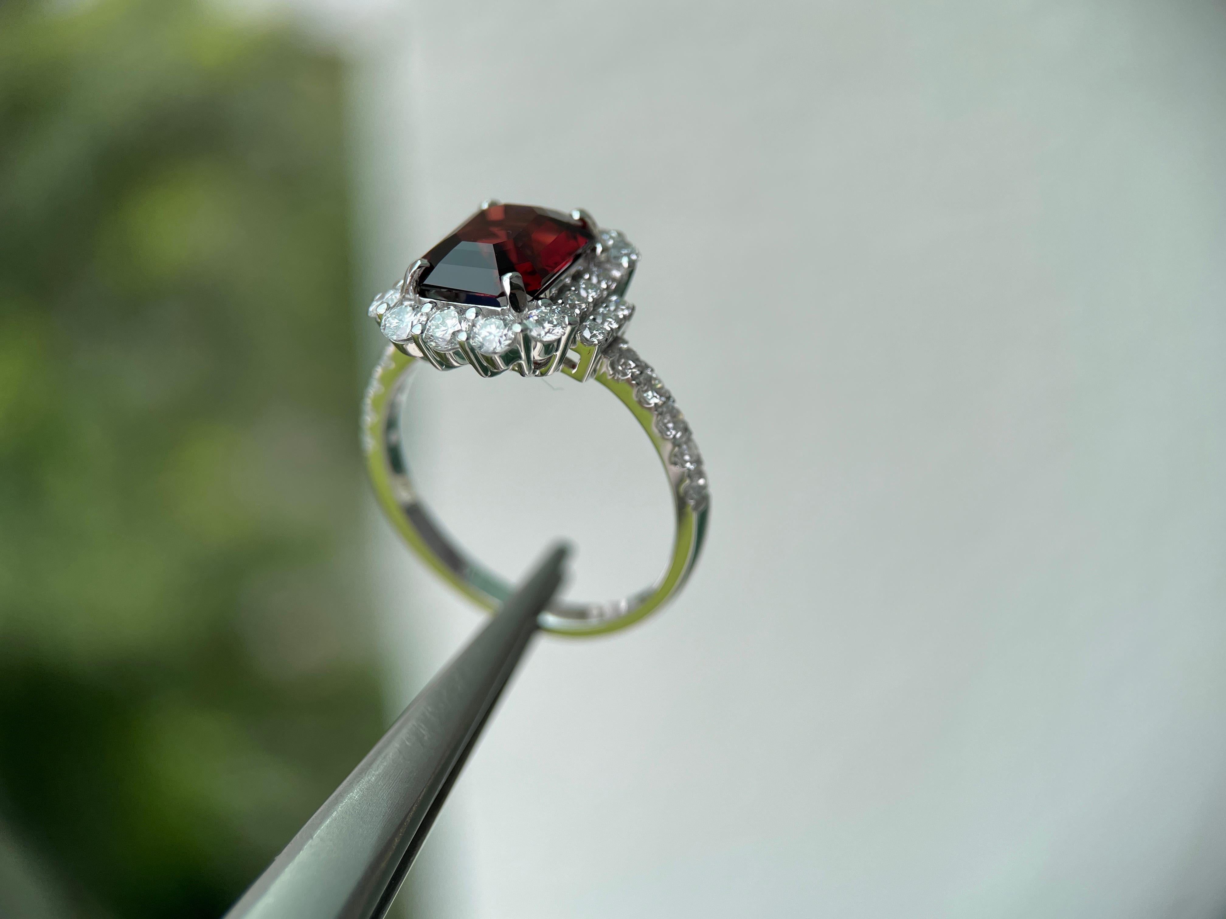 GIA certified 2.26Ct Red Spinel Ring with Natural Diamonds in 18k solid gold For Sale 4