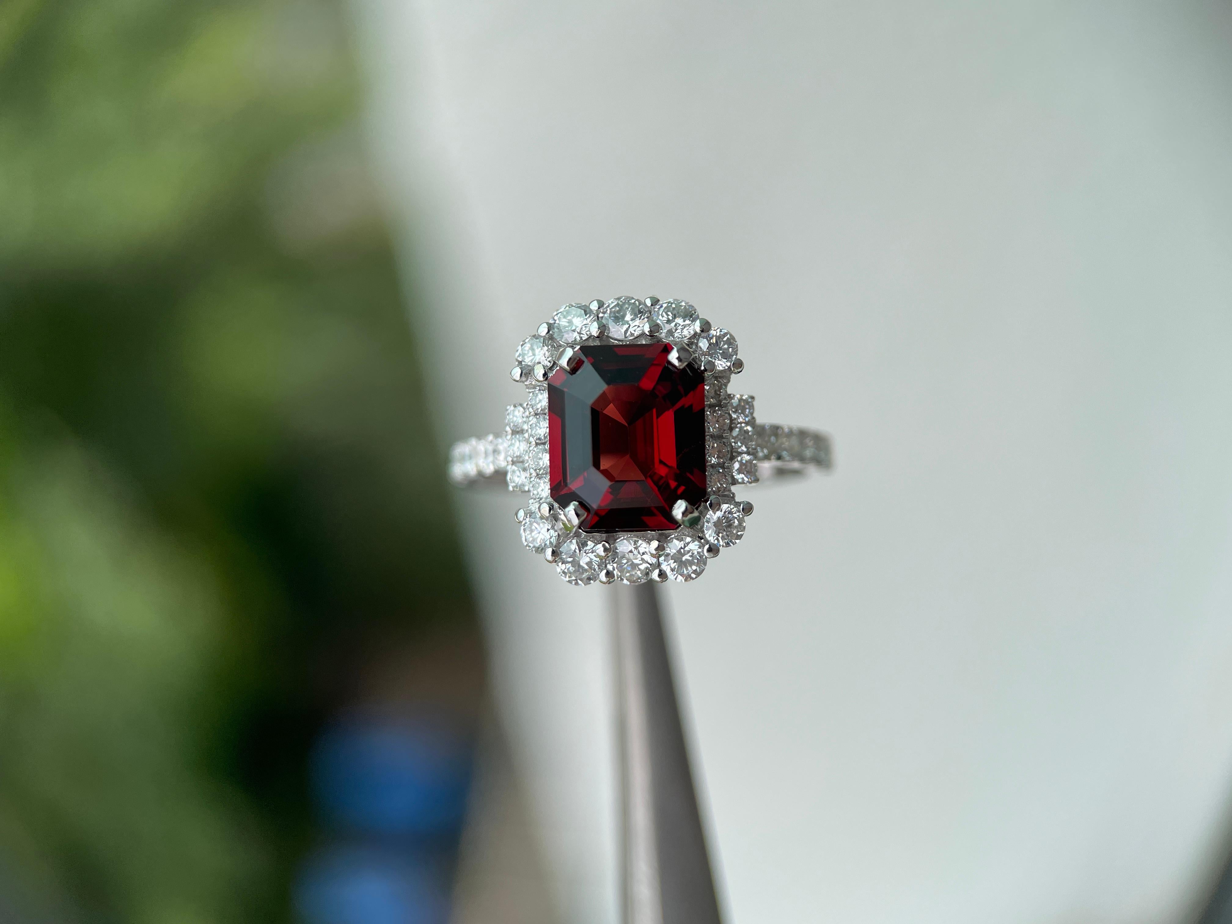 GIA certified 2.26Ct Red Spinel Ring with Natural Diamonds in 18k solid gold For Sale 5