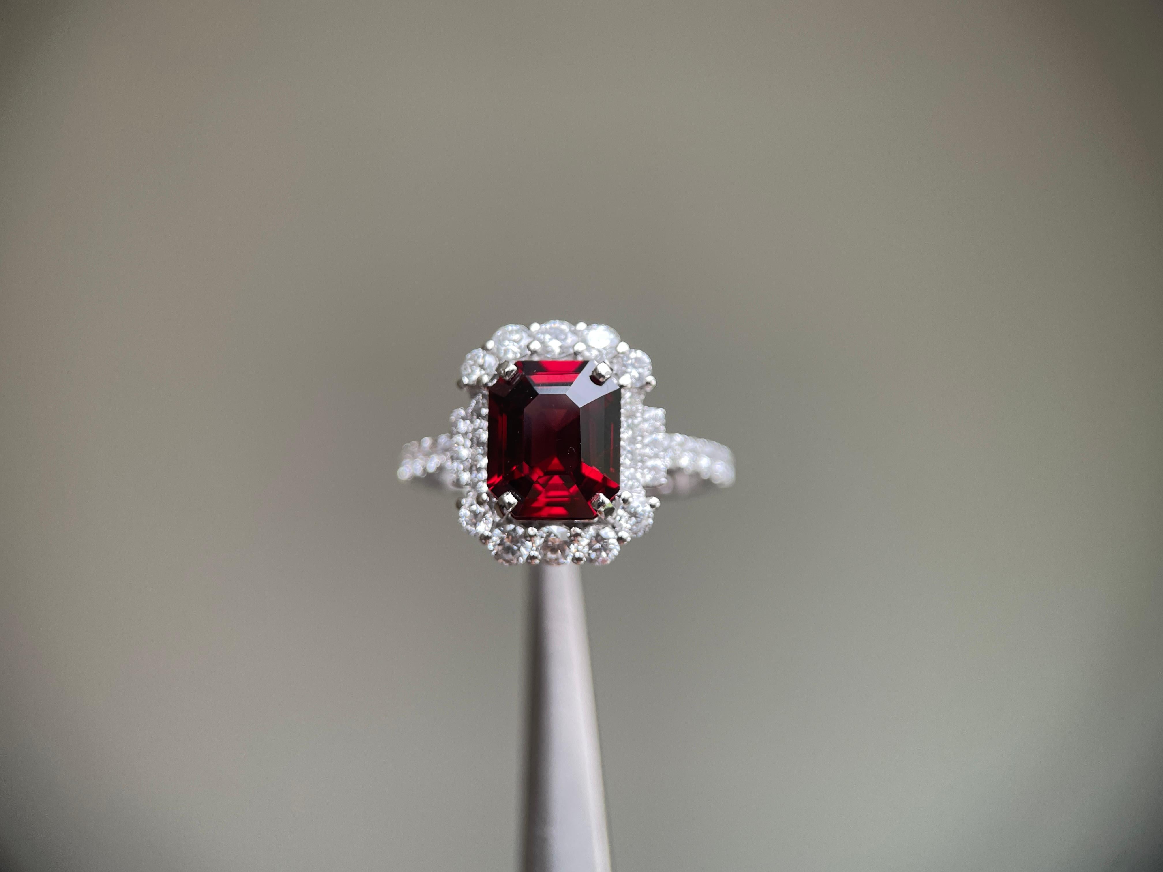 GIA certified 2.26Ct Red Spinel Ring with Natural Diamonds in 18k solid gold For Sale 6