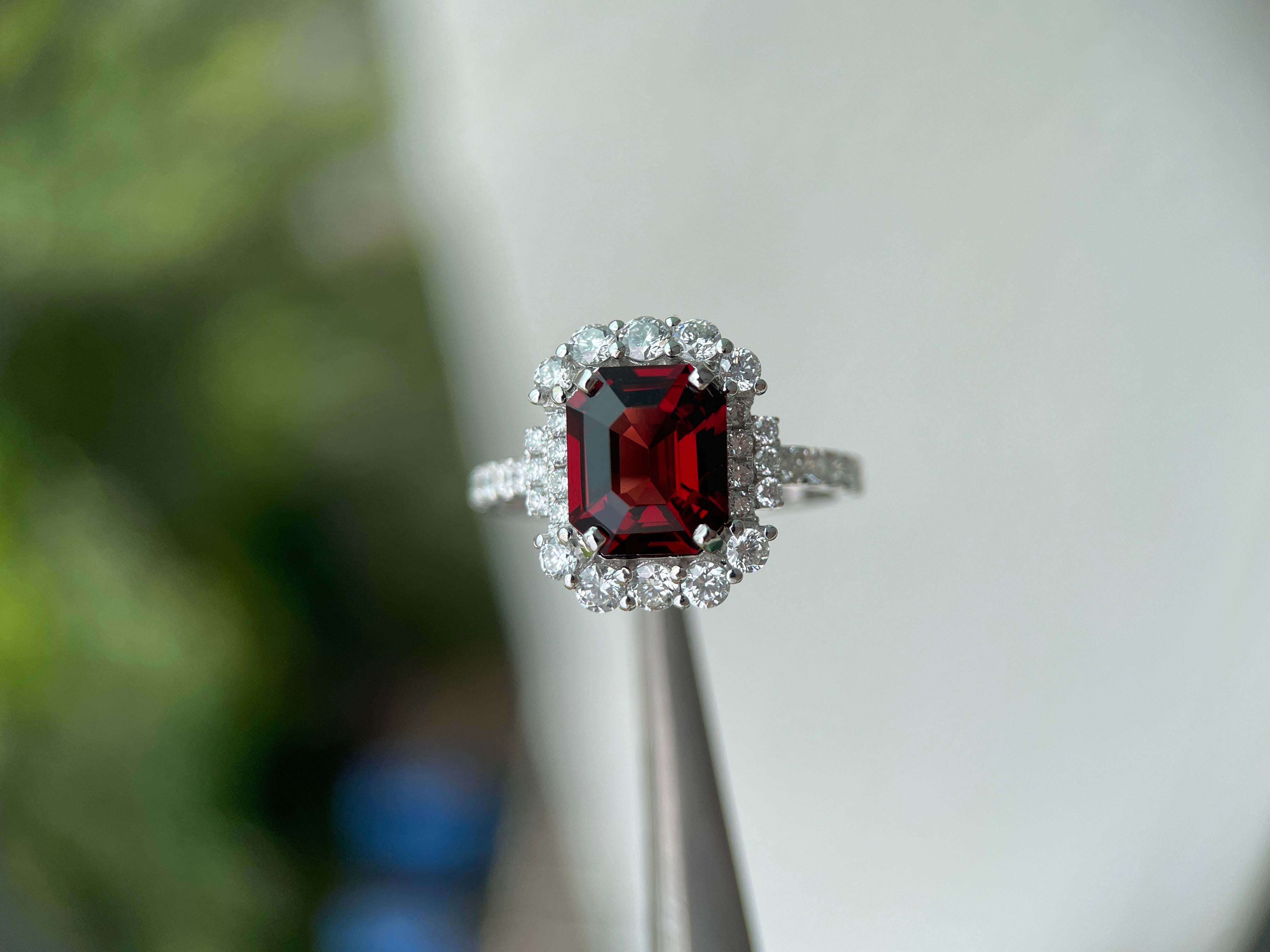 GIA certified 2.26Ct Red Spinel Ring with Natural Diamonds in 18k solid gold For Sale 7