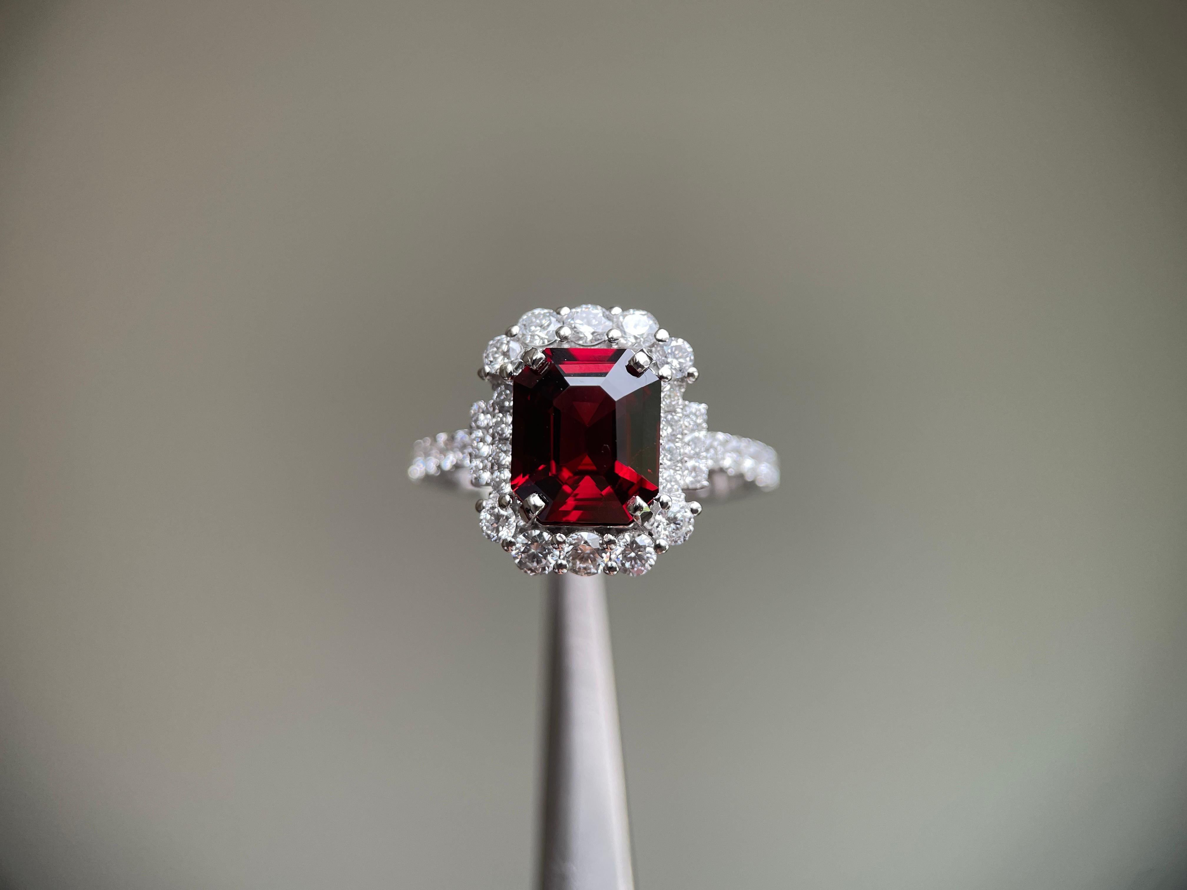GIA certified 2.26Ct Red Spinel Ring with Natural Diamonds in 18k solid gold For Sale 8