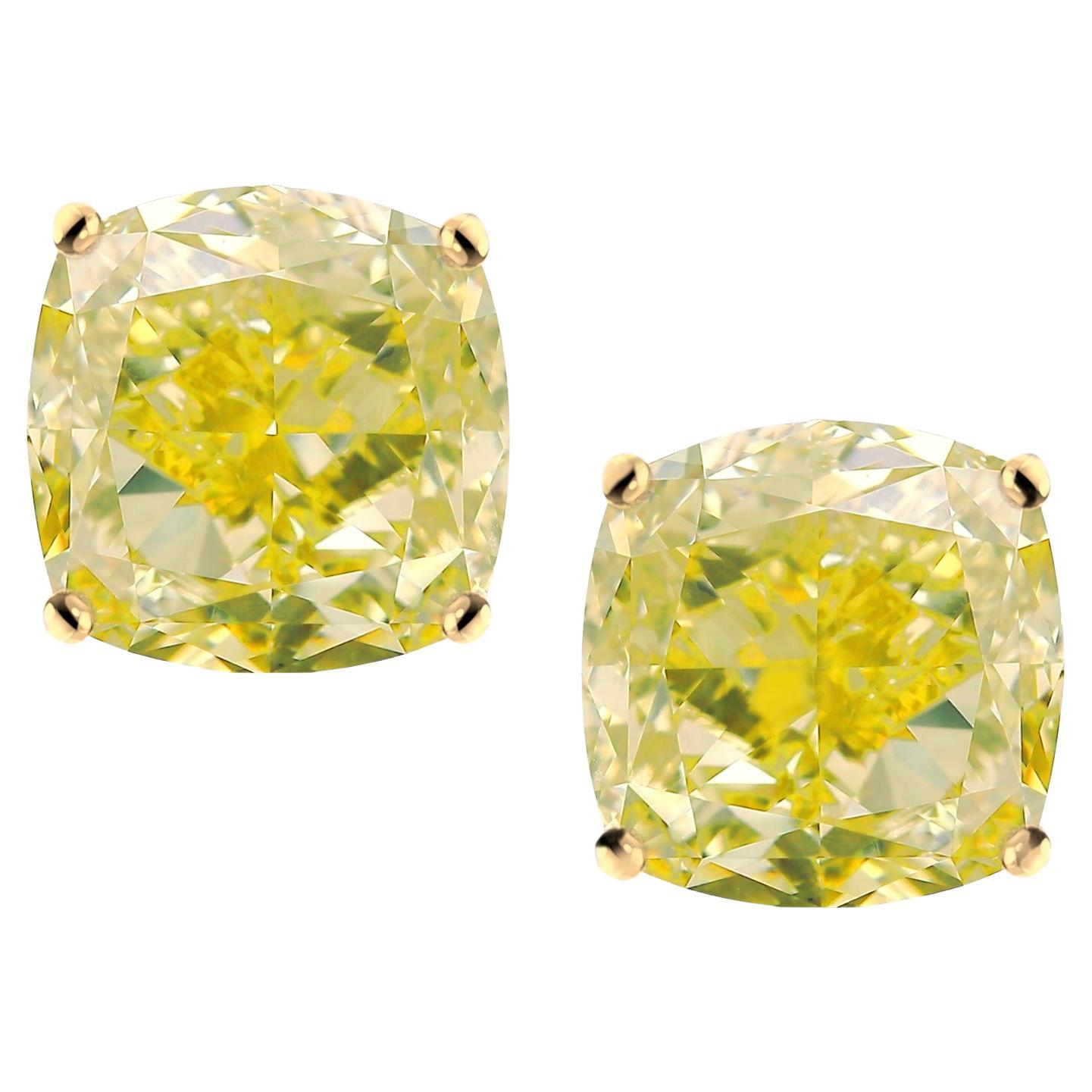 GIA-zertifizierte Ohrstecker mit 2,20 Karat gelben Fancy-Diamanten im Kissenschliff (Moderne) im Angebot