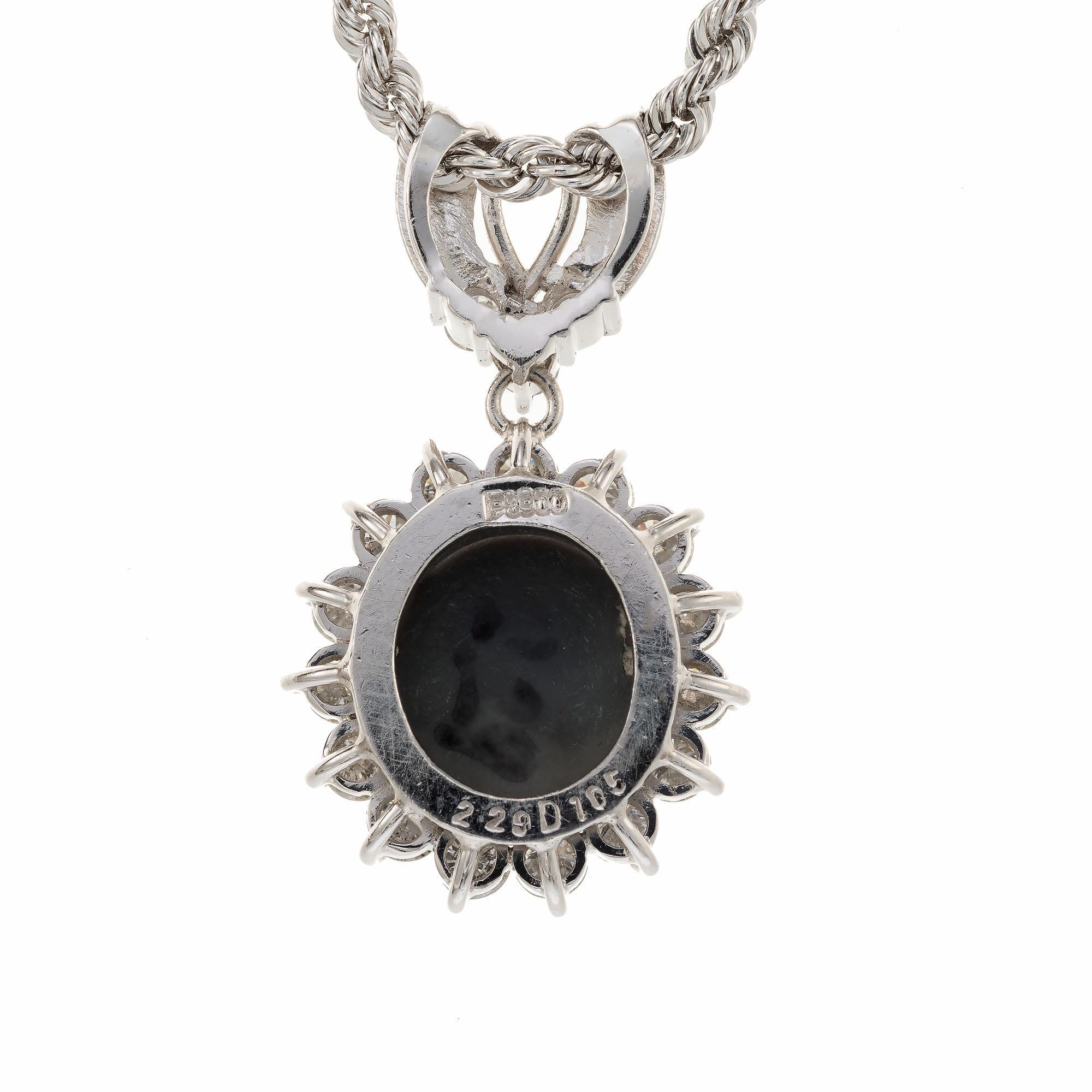 Collier pendentif en platine avec halo de diamants et opale de 2,29 carats certifiée par le GIA en vente 1