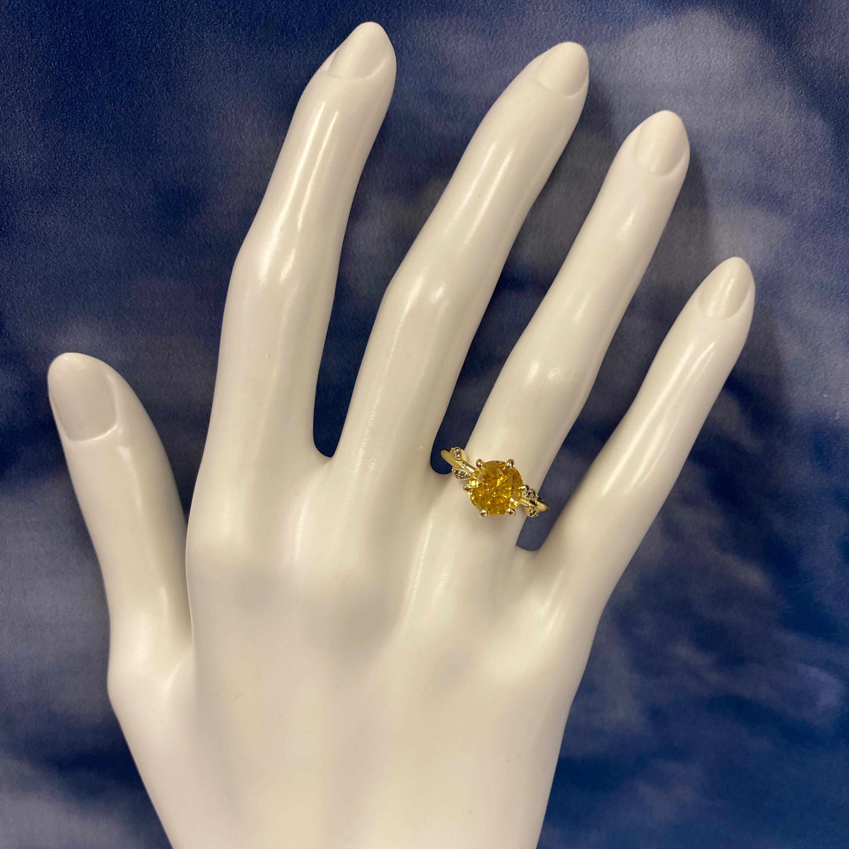 GIA-Certified 2.29 Carat Yellow Sapphire Ring with Tiny Sapphires in 18K Gold In New Condition For Sale In Sherman Oaks, CA