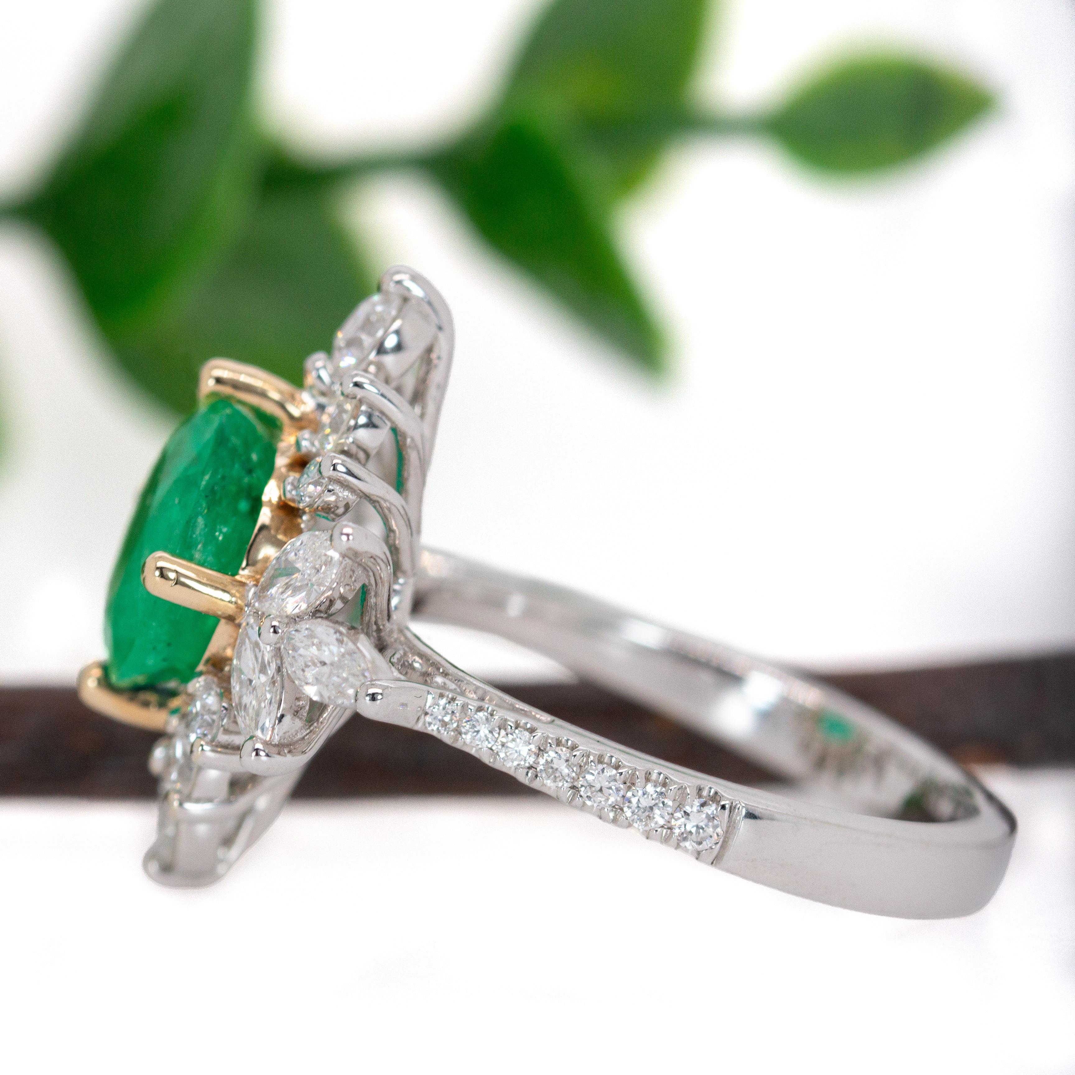 GIA-zertifizierter 2,2 Karat kolumbianischer Smaragdring mit natürlichen Diamantakzenten aus 14K Gold im Zustand „Neu“ im Angebot in Columbus, OH