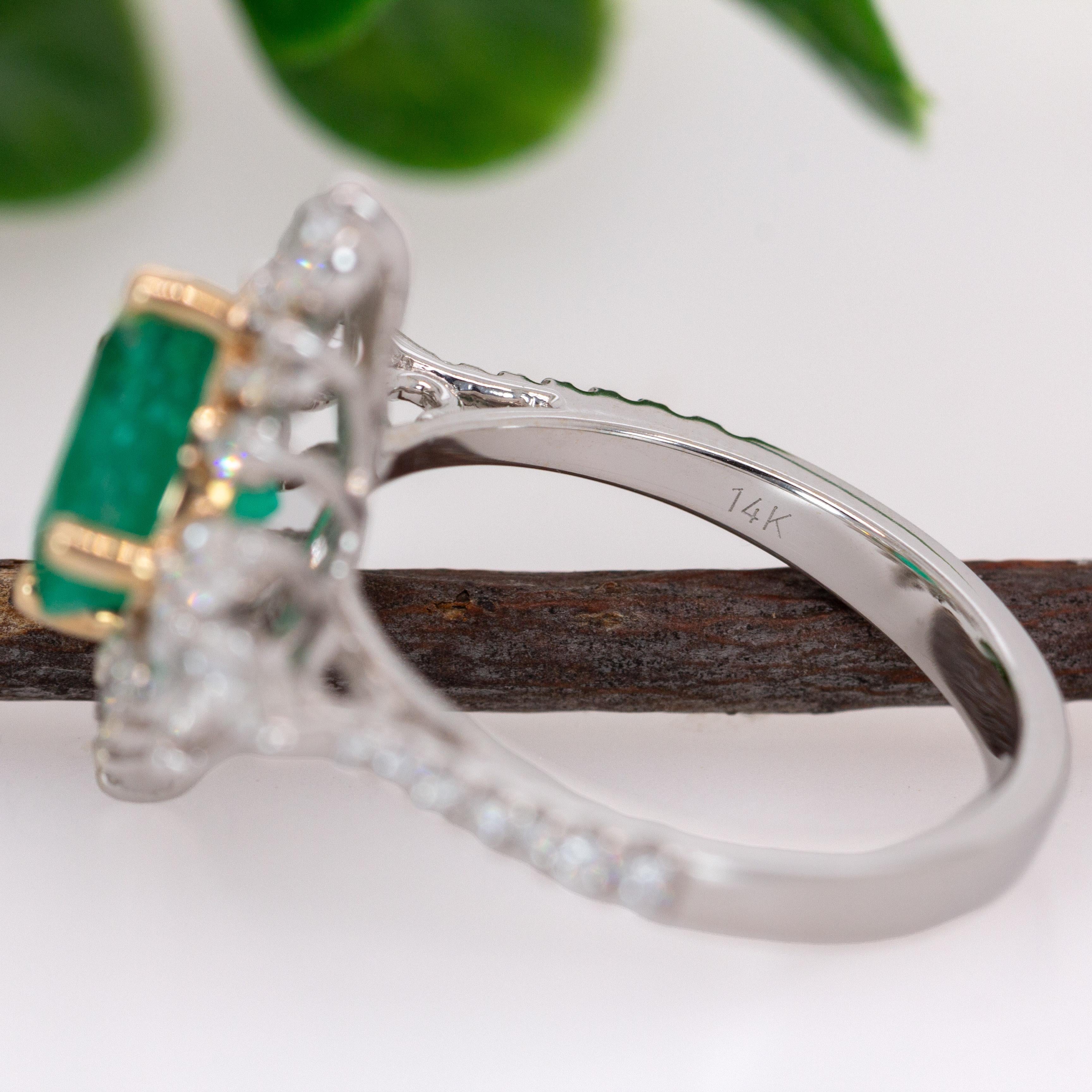 GIA-zertifizierter 2,2 Karat kolumbianischer Smaragdring mit natürlichen Diamantakzenten aus 14K Gold im Angebot 1