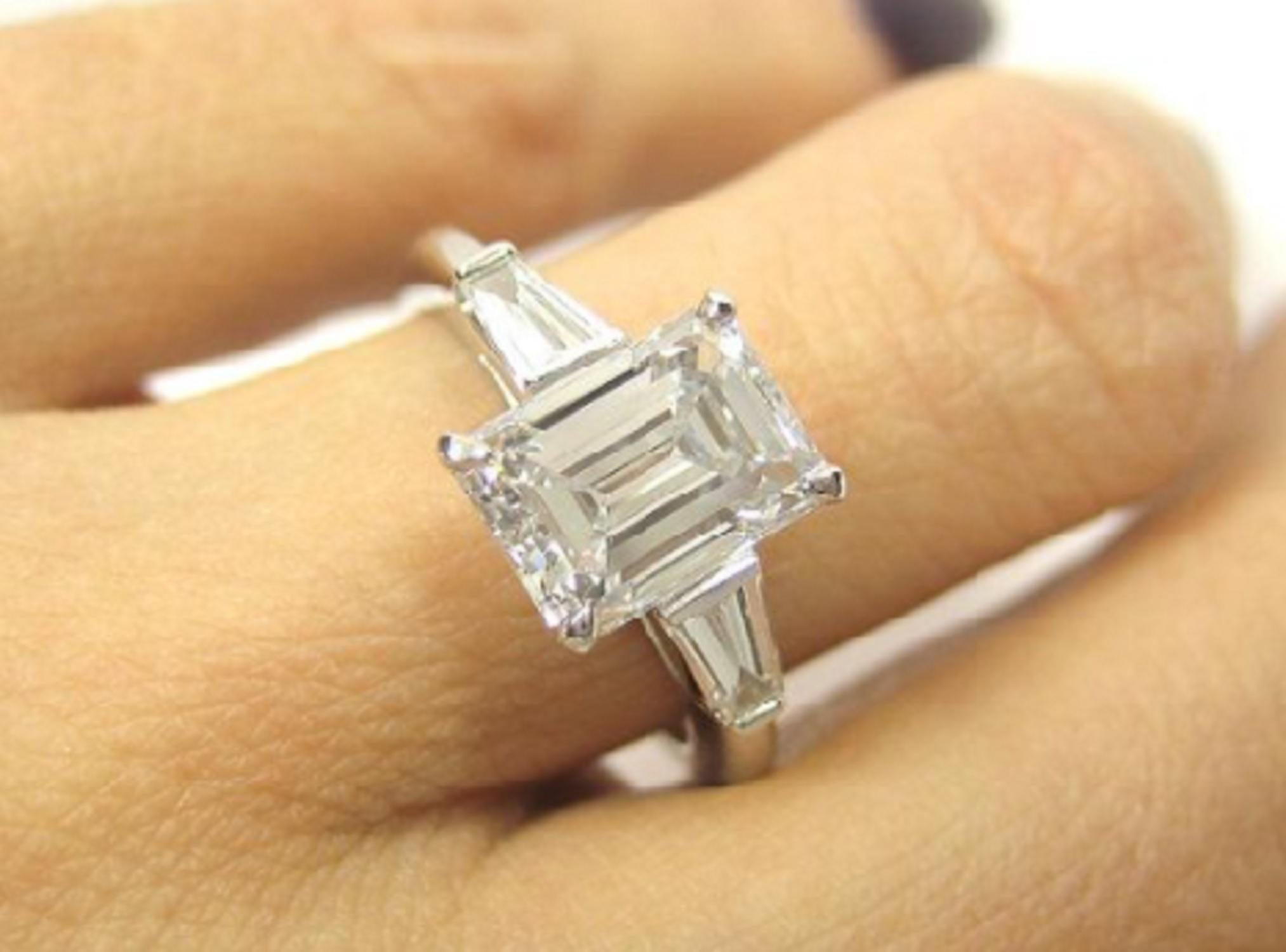 An exquisite emerald cut diamond ring composed by a very pure 2.30 carat emerald cut diamond that is actually bigger than a regular 2.30 carat weight.

The ring has been handmade in Italy in solid platinum with side tapered baguettes and is