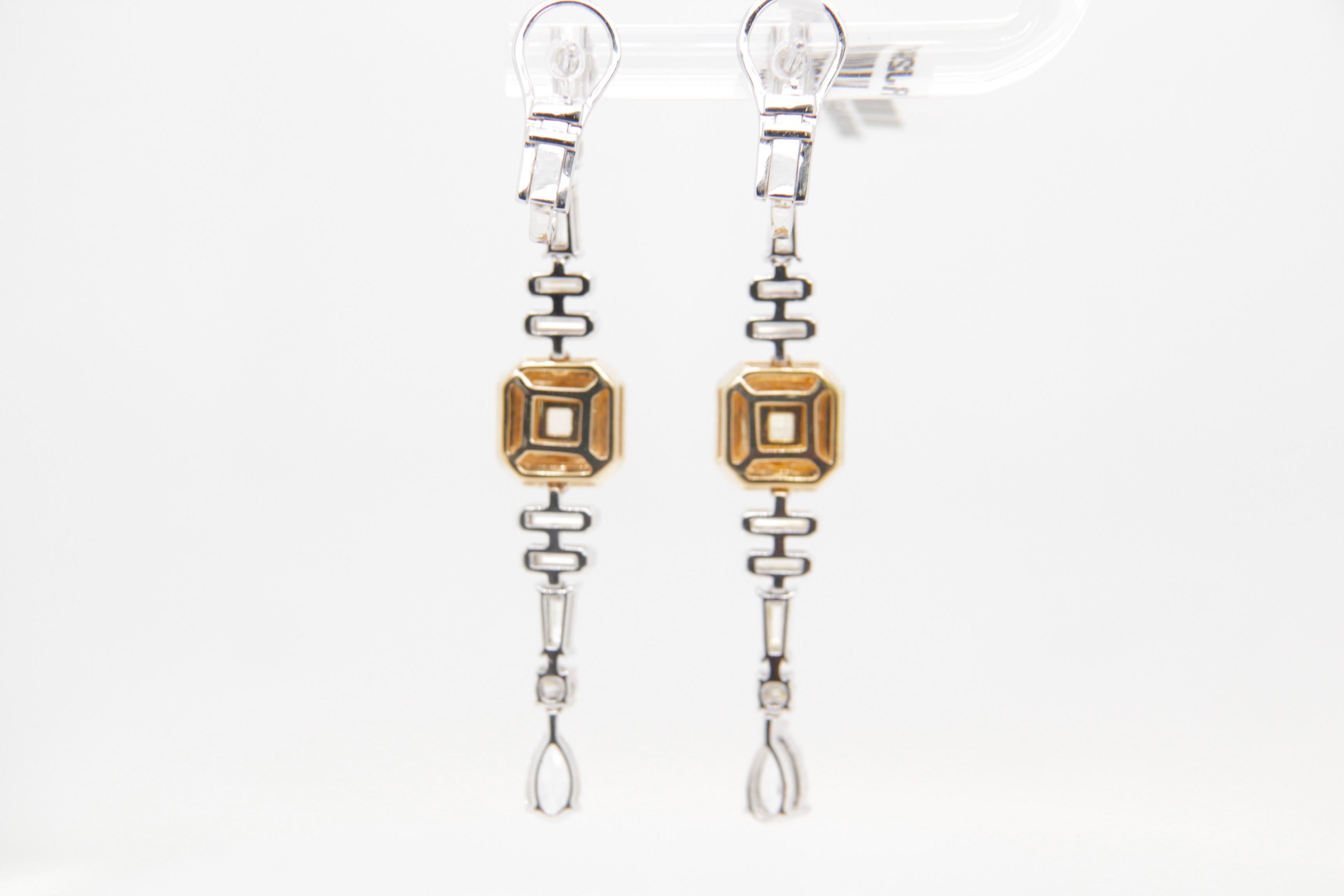 GIA Certified 2.30 Carat Fancy Yellow Diamond Dangle Earrings in 18 Karat Gold In New Condition For Sale In Bangkok, TH