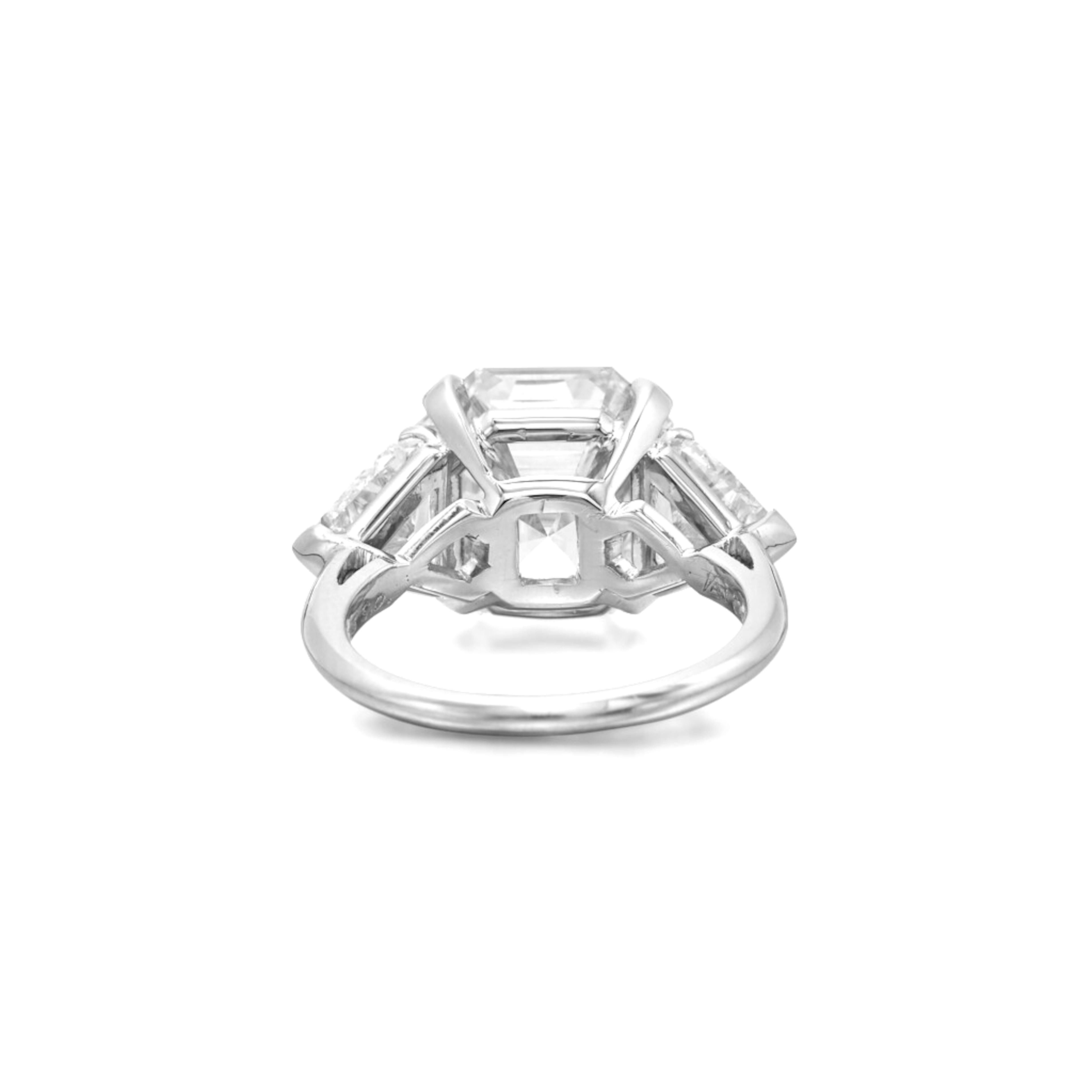 Bague en platine certifiée GIA avec diamant taille émeraude de 2.32 carats

Élevez votre élégance avec cette bague en diamant à couper le souffle, ornée d'un diamant taille émeraude de 2.32 carats certifié GIA pour une qualité exceptionnelle. La