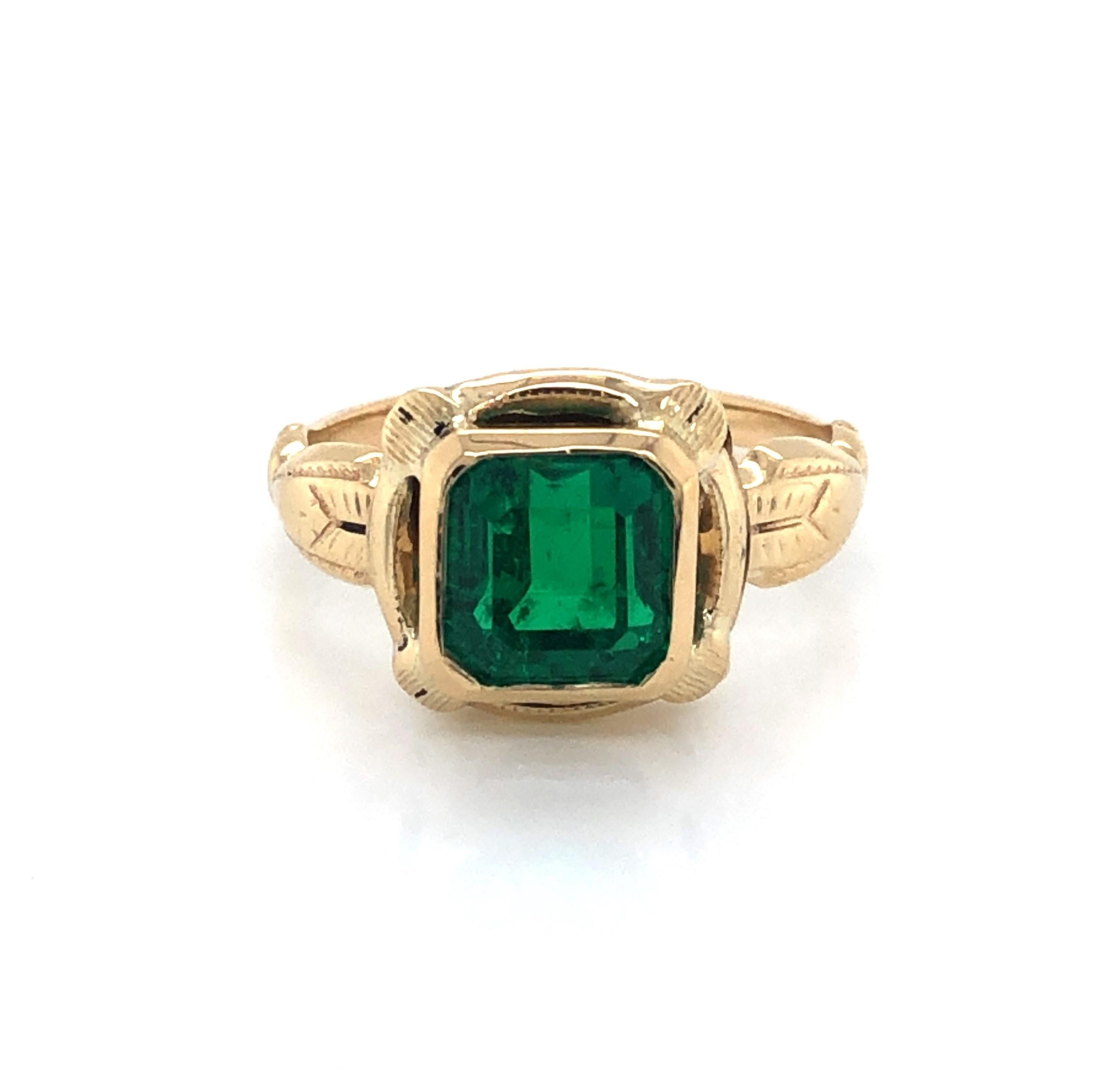 GIA Certified 2.33 Carat Emerald Antique Yellow Gold Ring For Sale 2