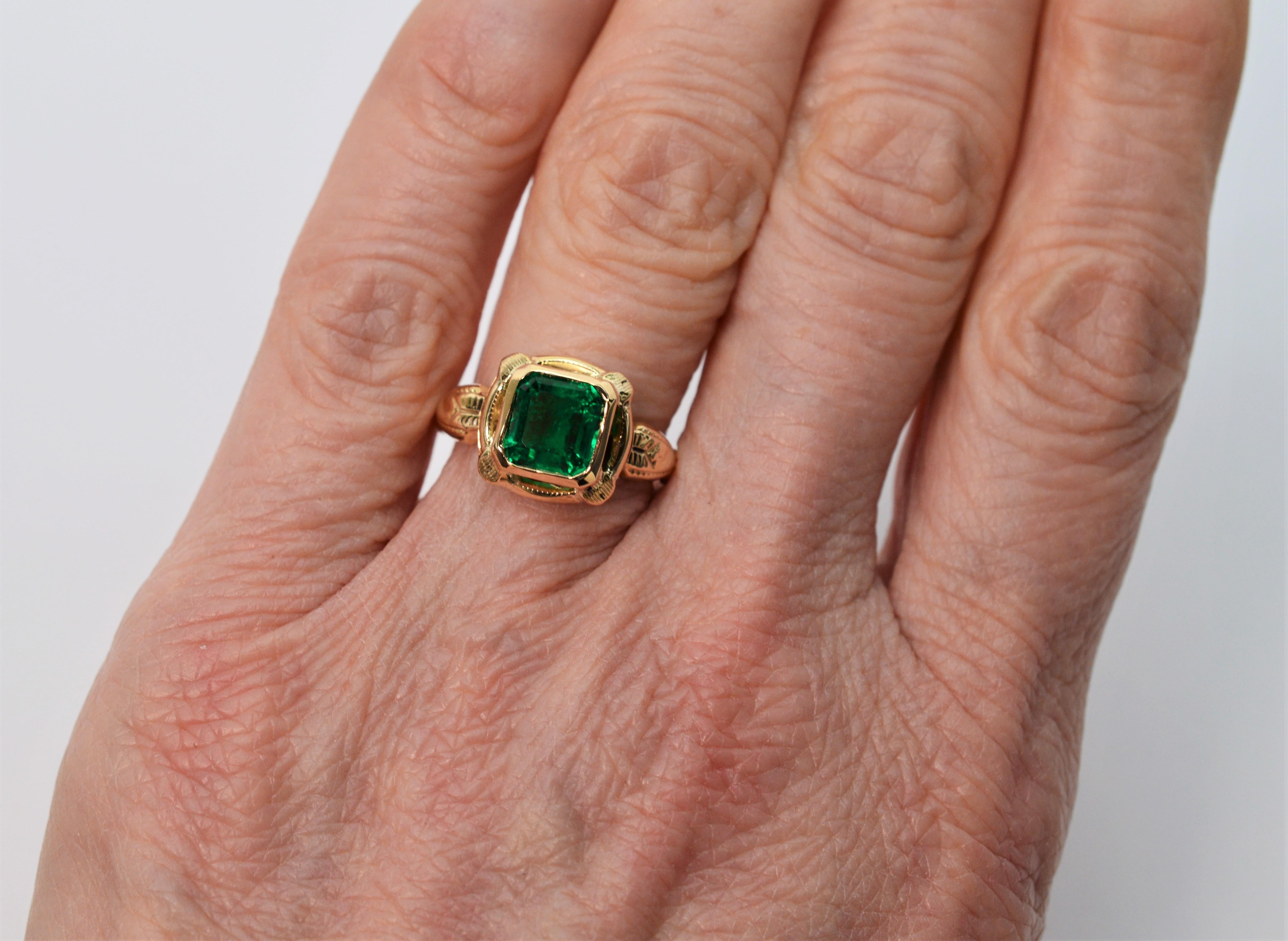 GIA Certified 2.33 Carat Emerald Antique Yellow Gold Ring For Sale 3
