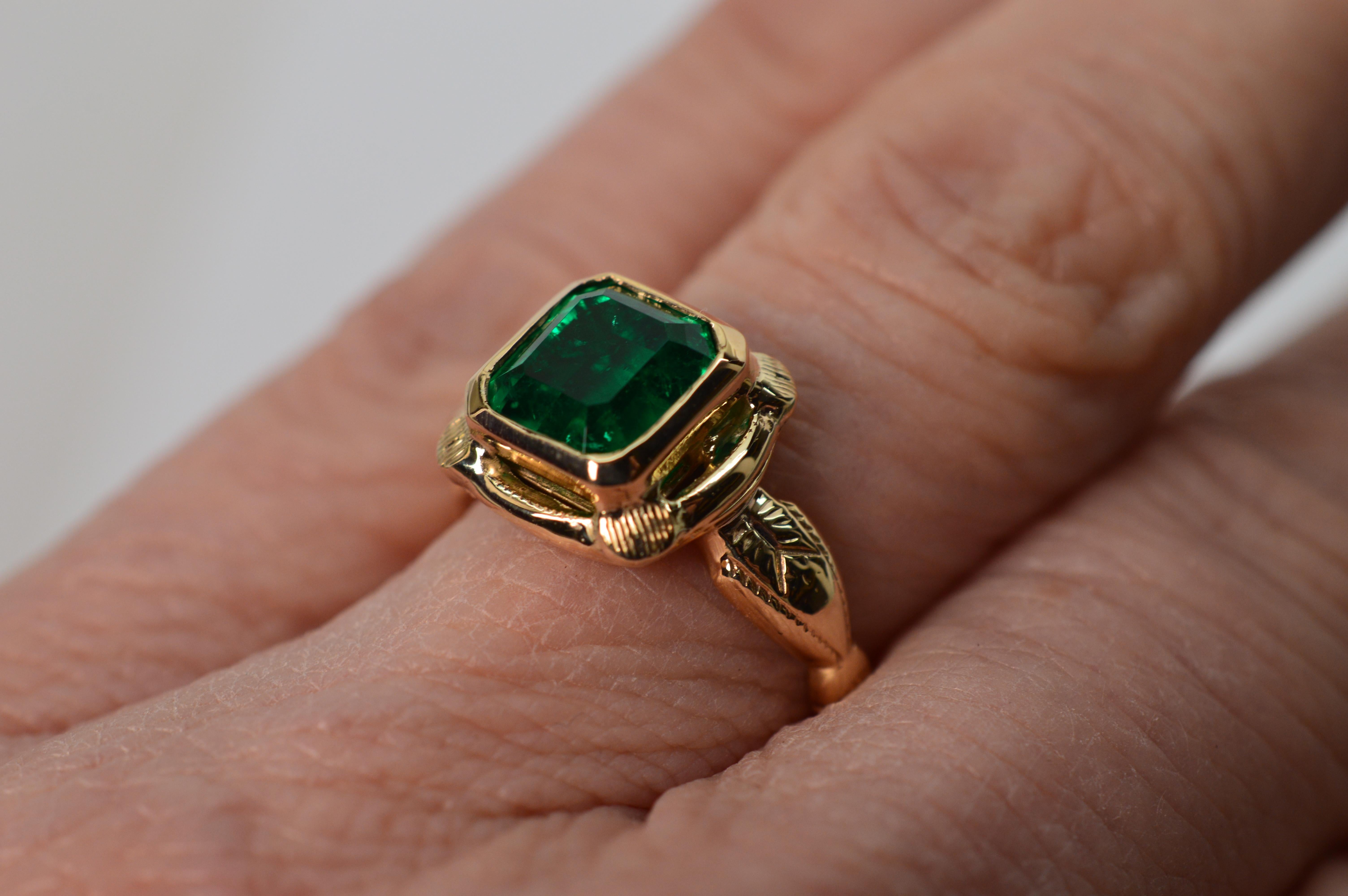 GIA Certified 2.33 Carat Emerald Antique Yellow Gold Ring For Sale 4