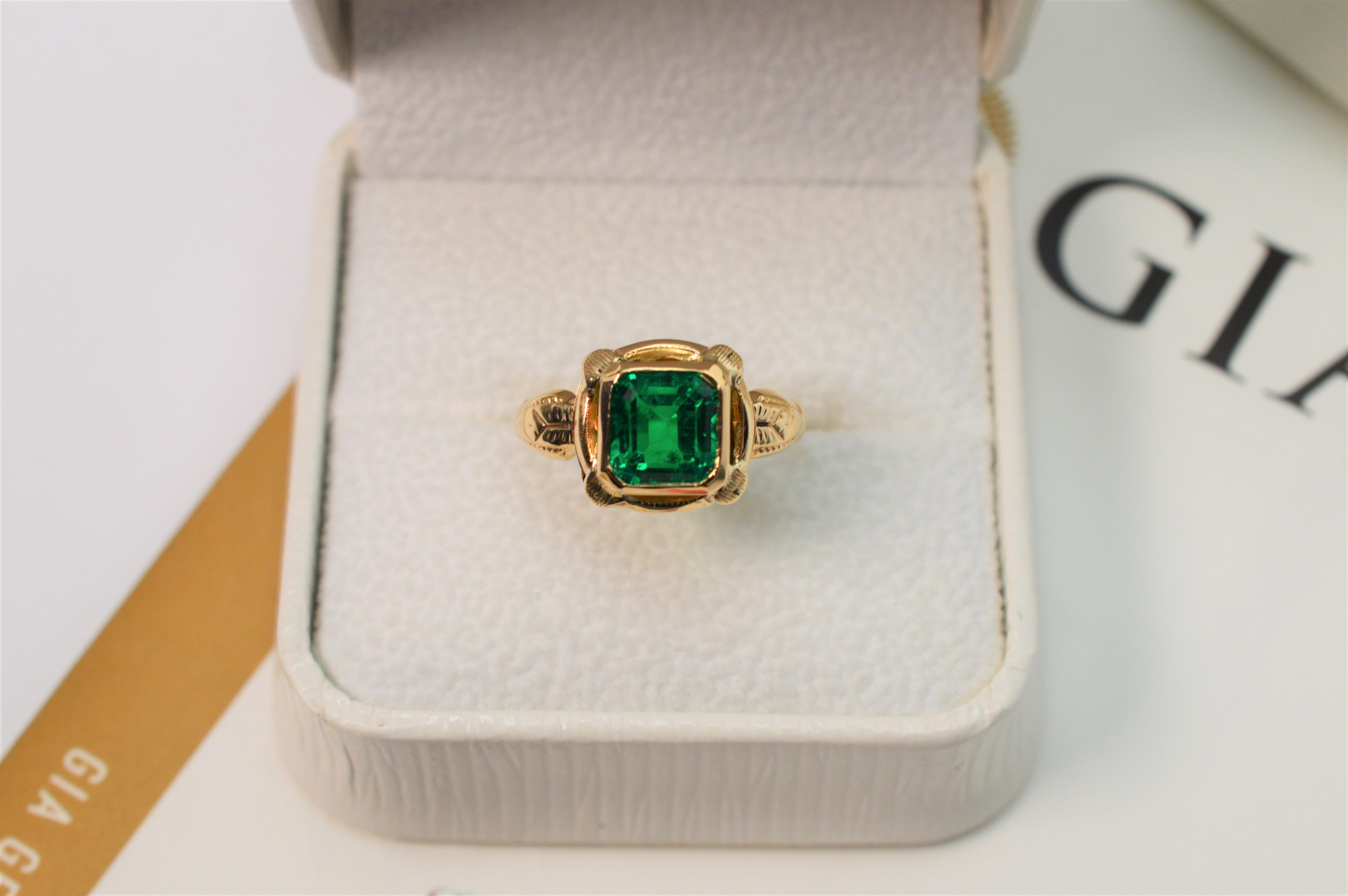 GIA Certified 2.33 Carat Emerald Antique Yellow Gold Ring For Sale 7