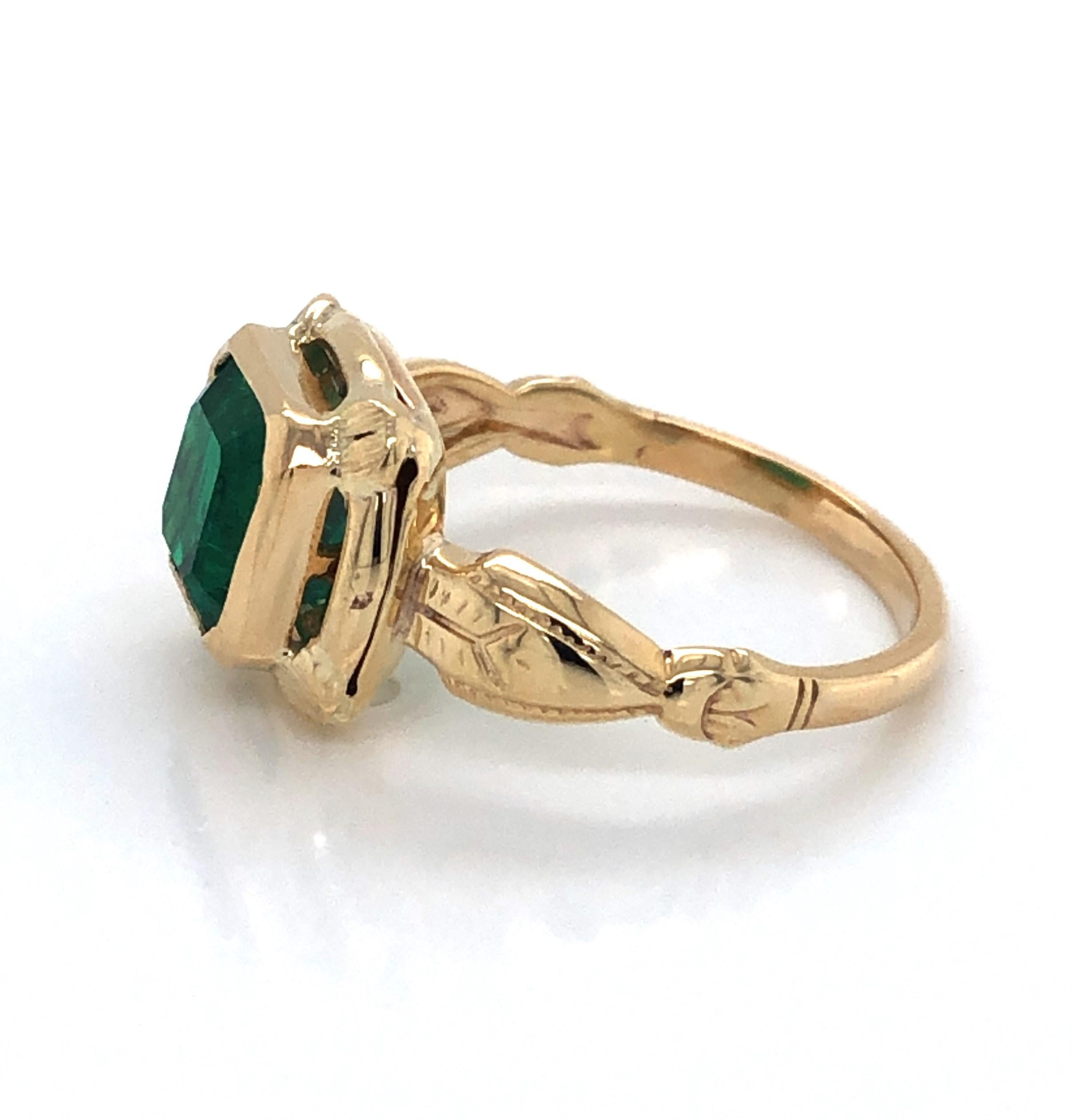 Women's GIA Certified 2.33 Carat Emerald Antique Yellow Gold Ring For Sale