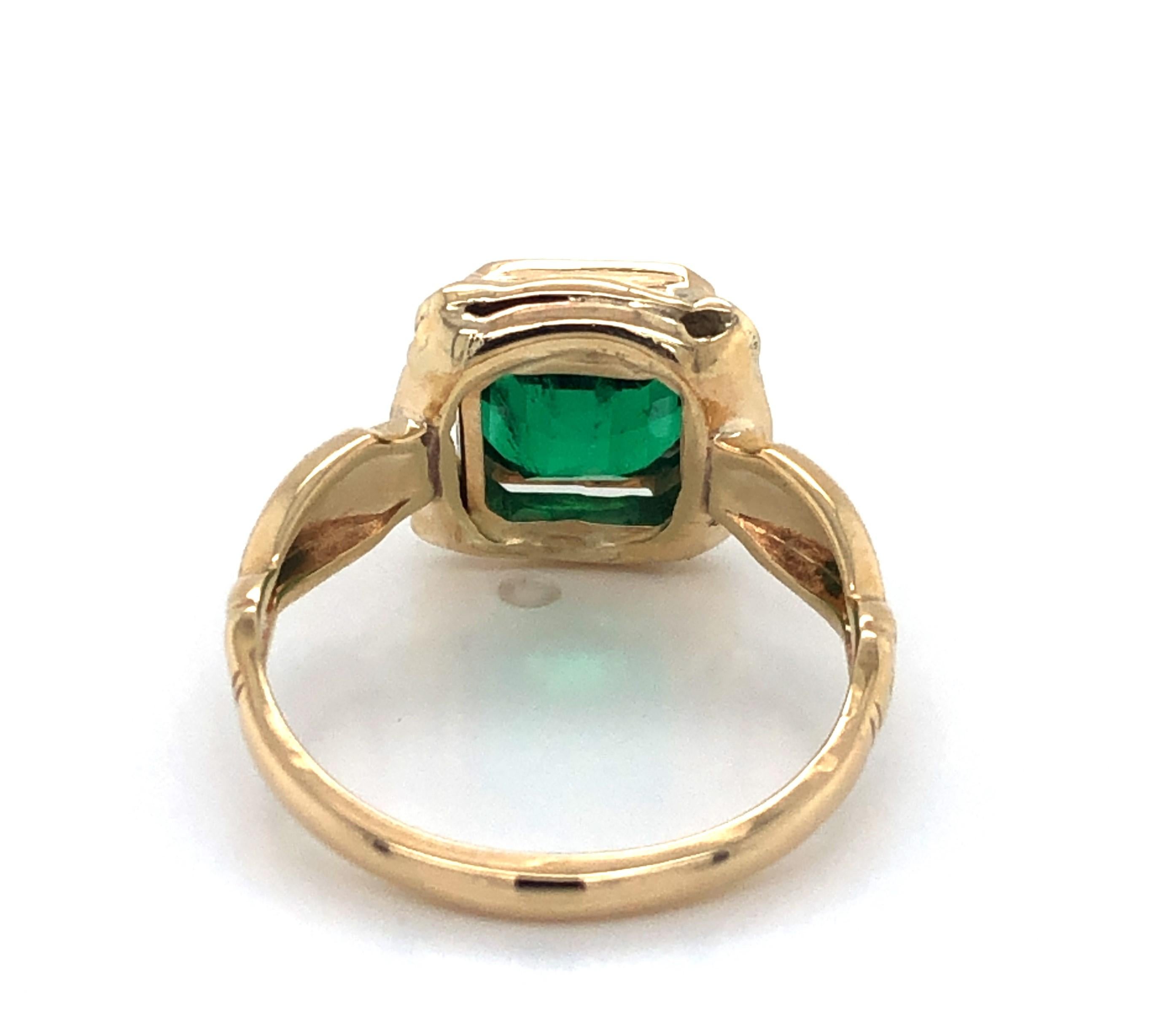 GIA Certified 2.33 Carat Emerald Antique Yellow Gold Ring For Sale 1